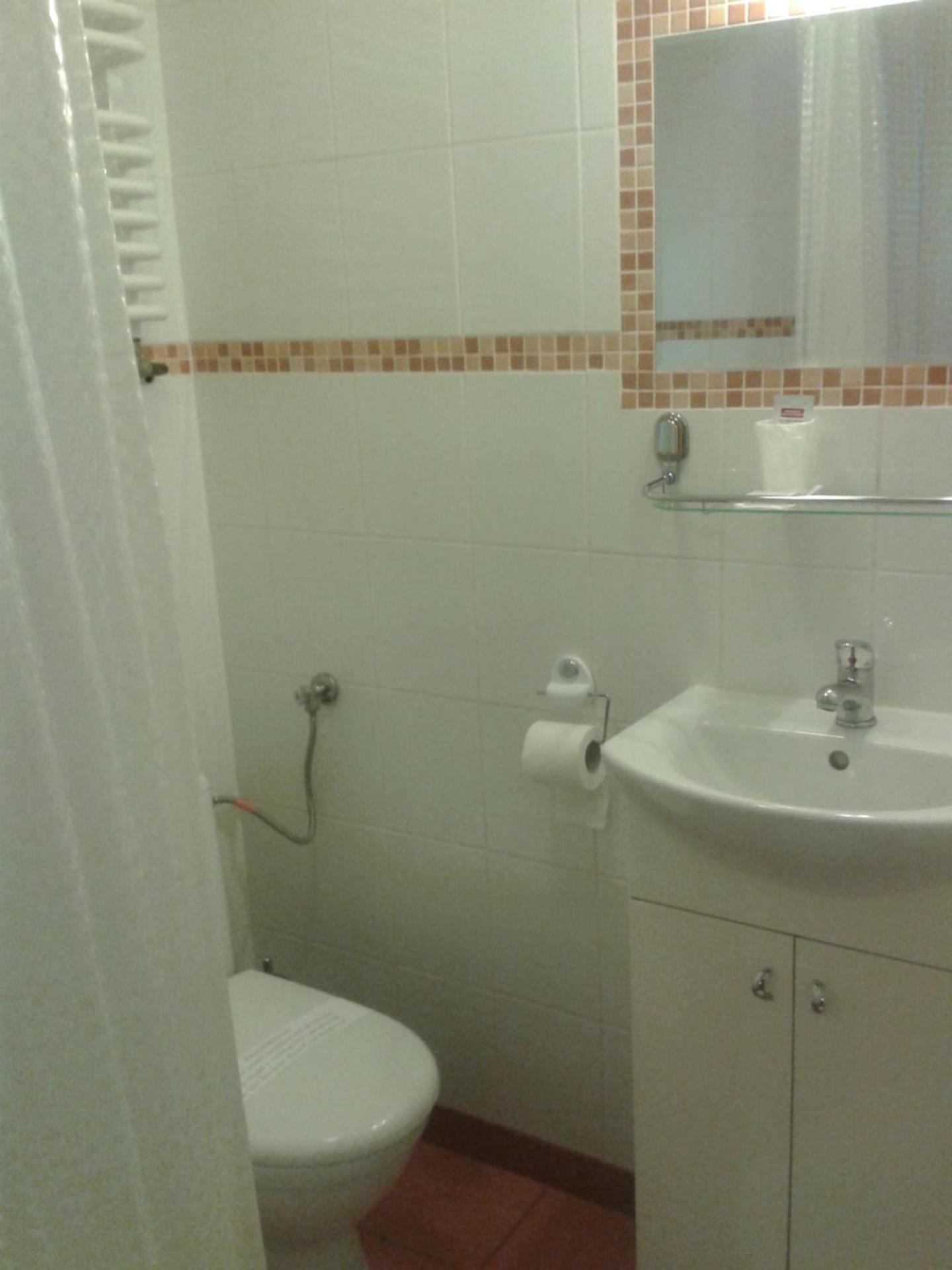 Economy Triple Room - Photo 5