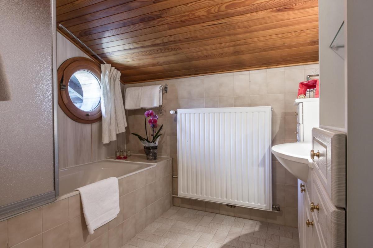 Deluxe Double or Twin Room with Balcony photo 3