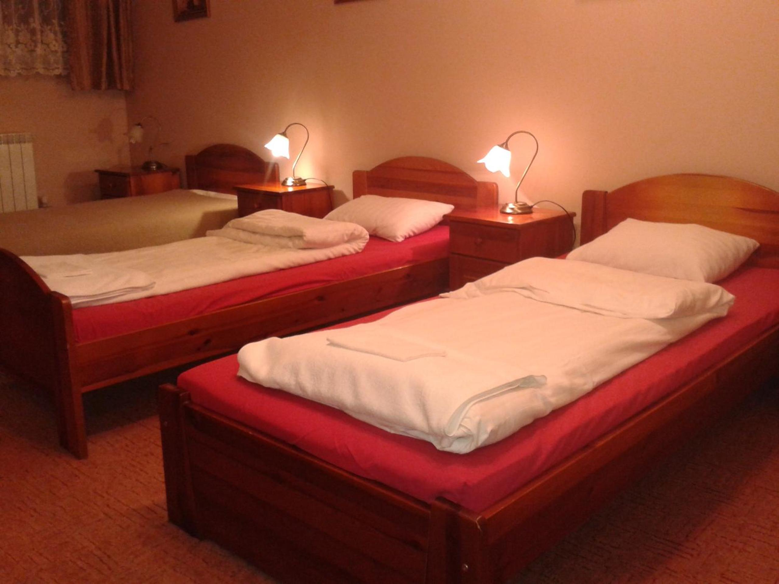 Economy Triple Room - Photo 3