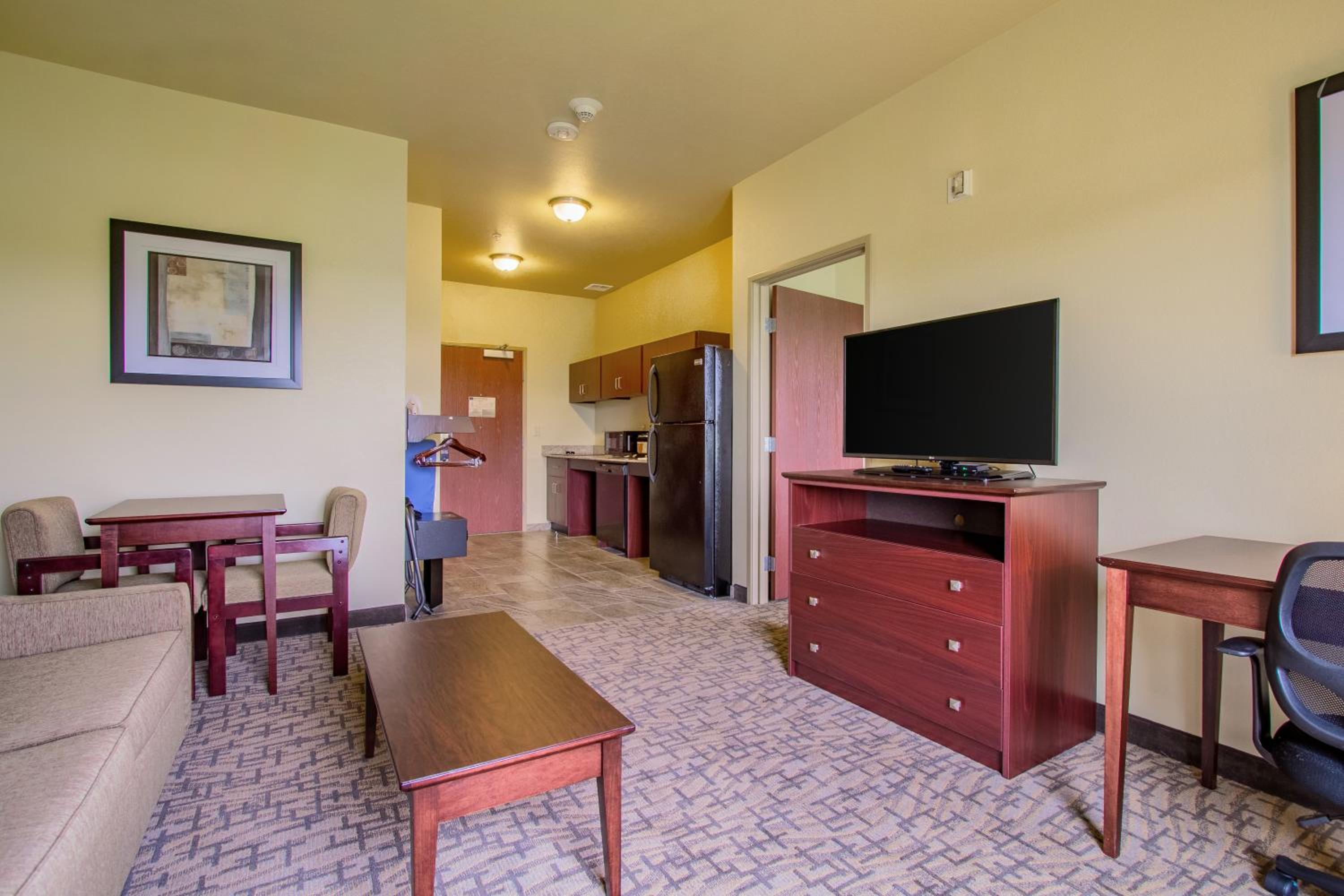Deluxe King Suite