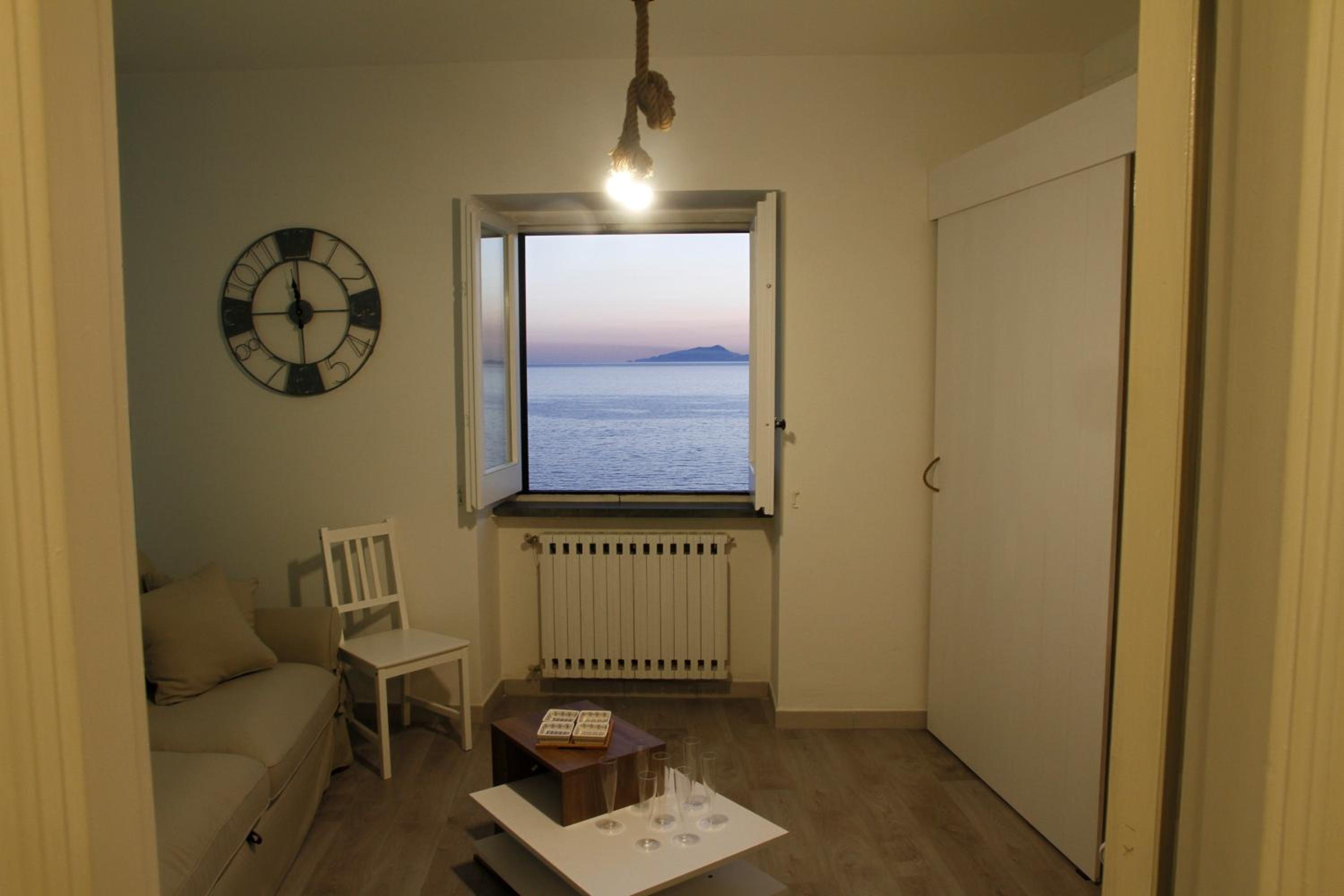 Quadruple Room with Sea View - Photo 2