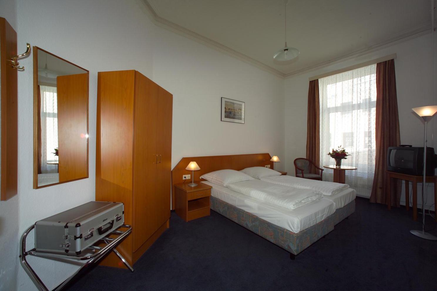 Double Room - Photo 8
