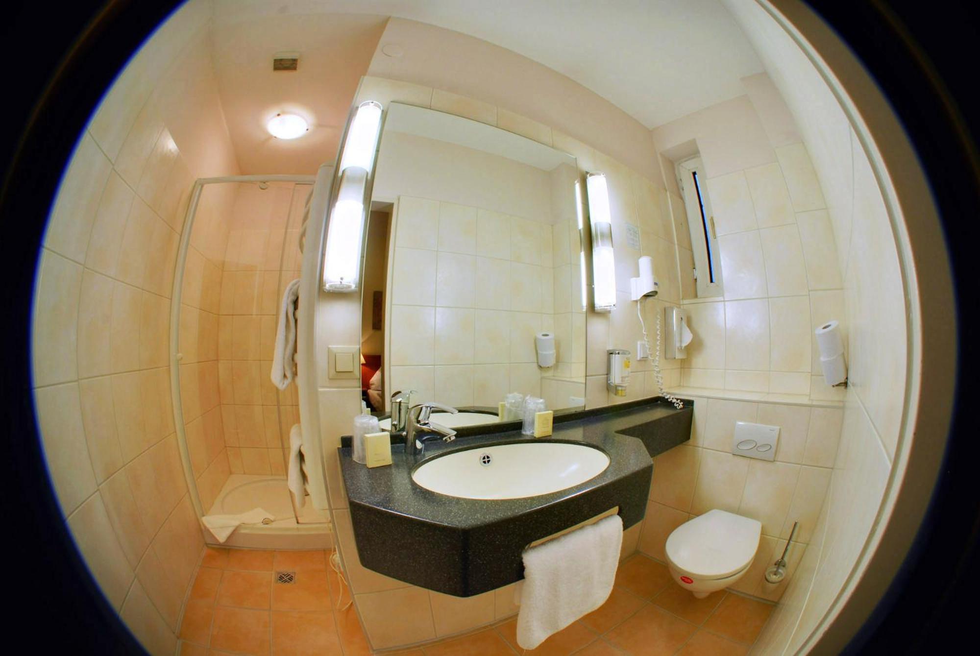 Double Room - Photo 7