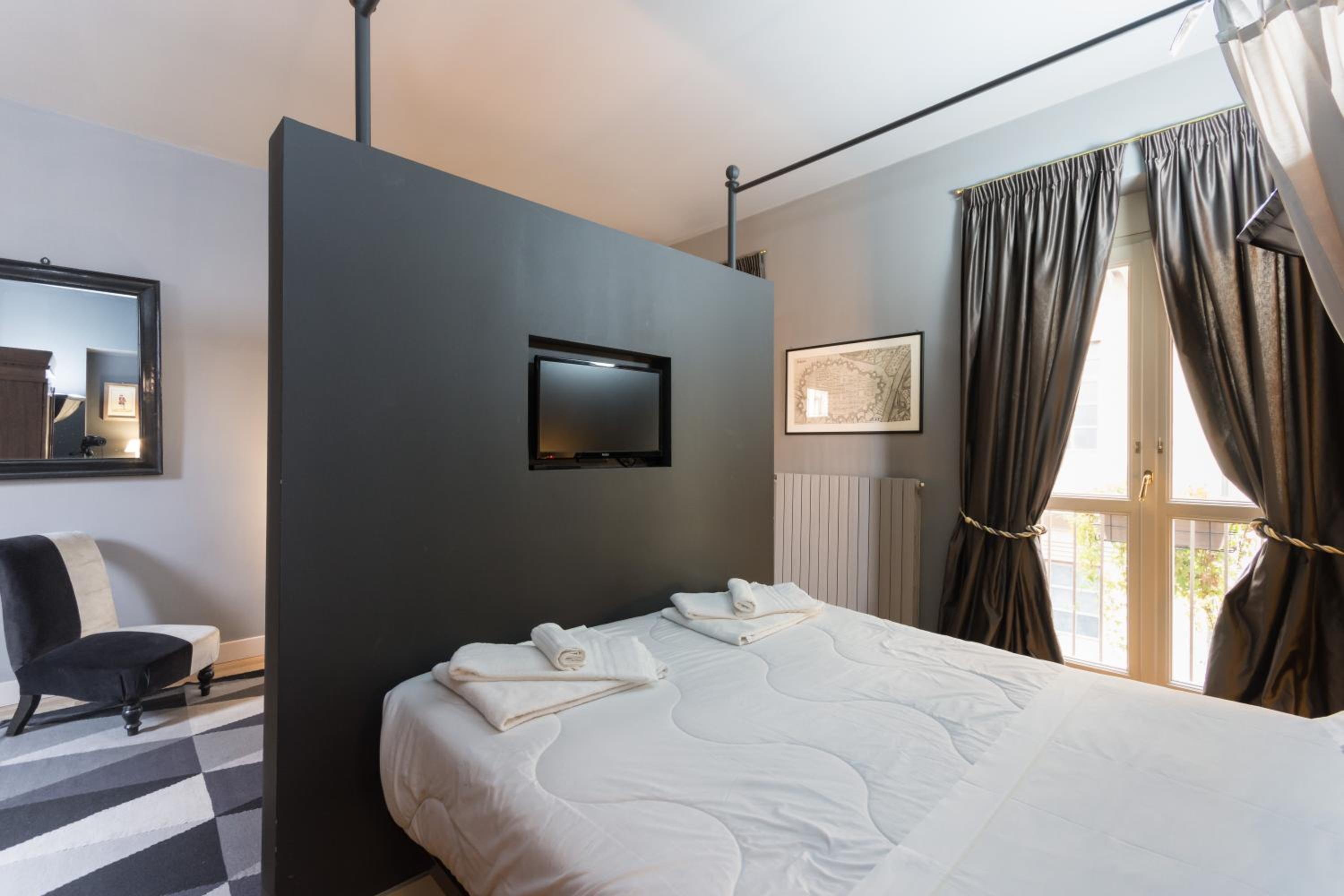 One-Bedroom Apartment photo 2