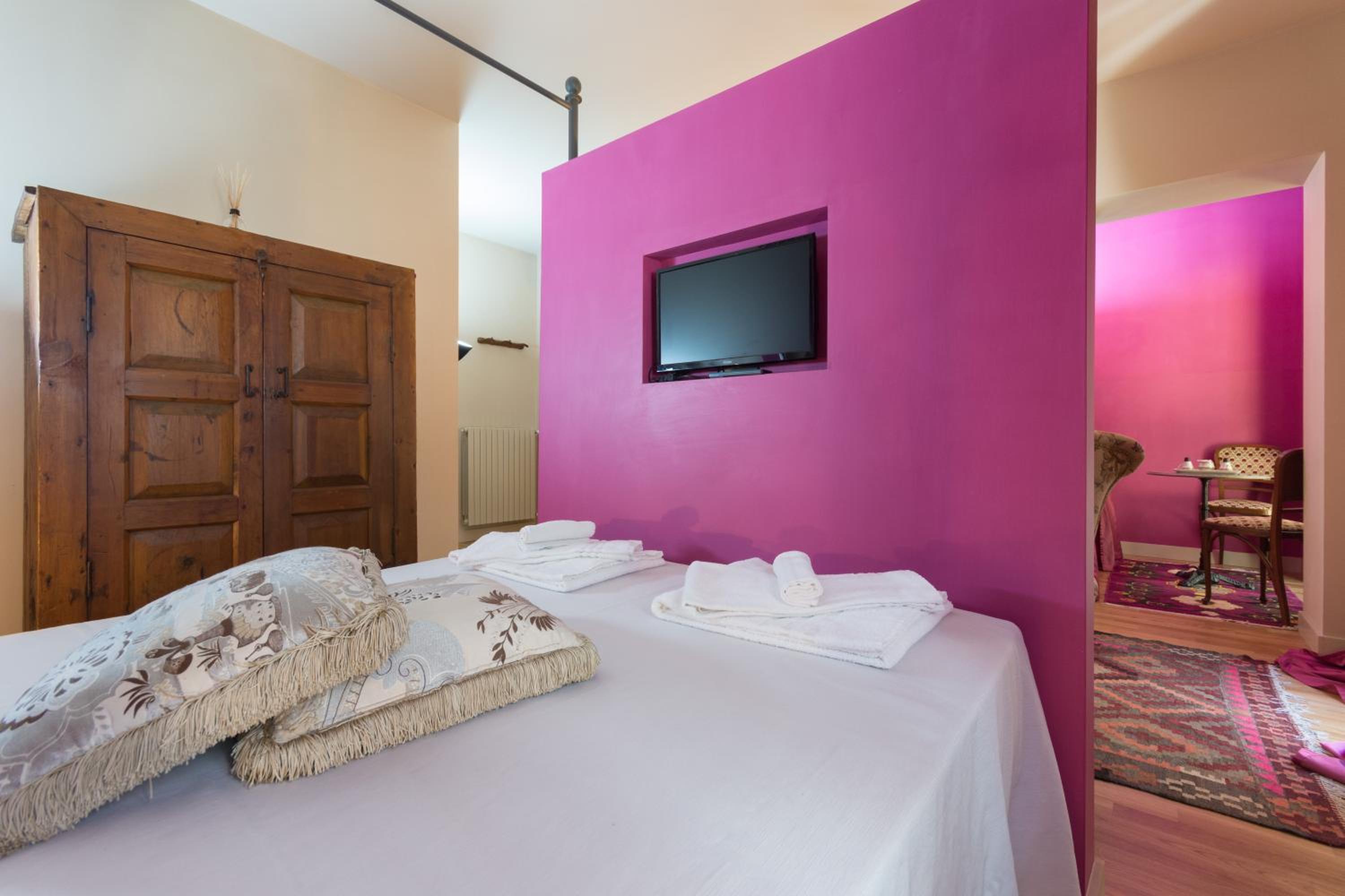 One-Bedroom Apartment with Balcony photo 3