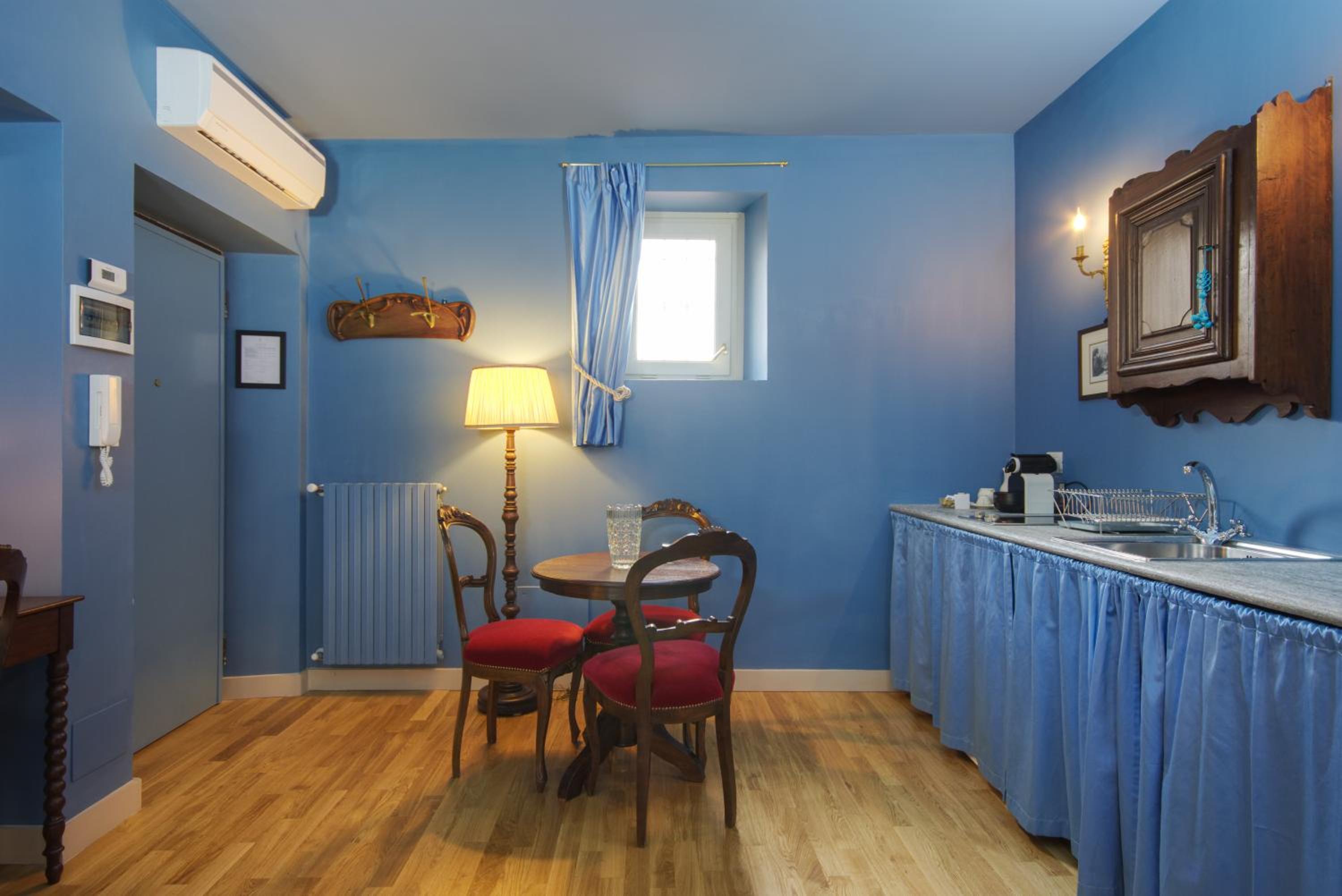 Apartment photo 2