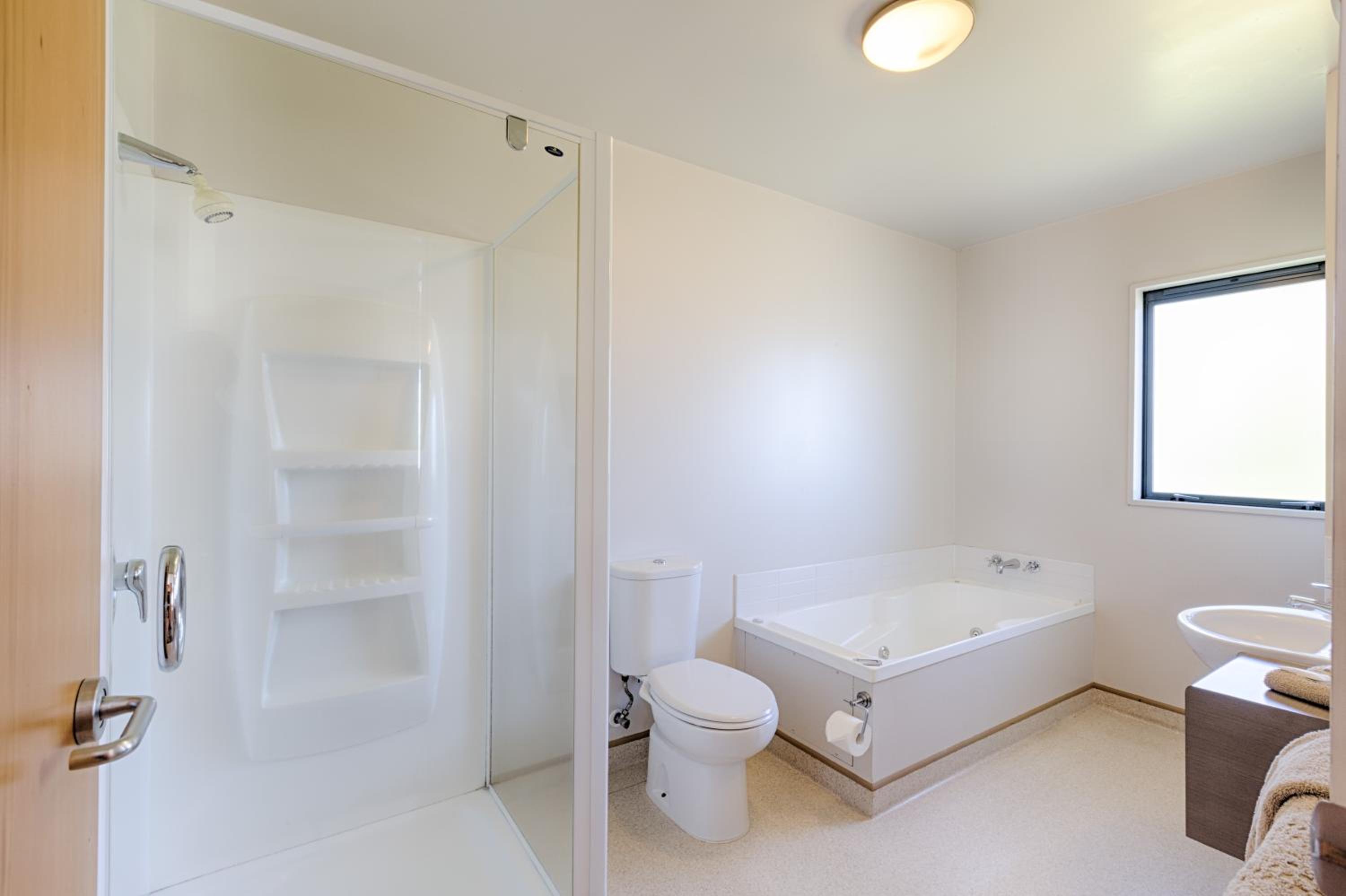 One-Bedroom Apartment - Photo 11