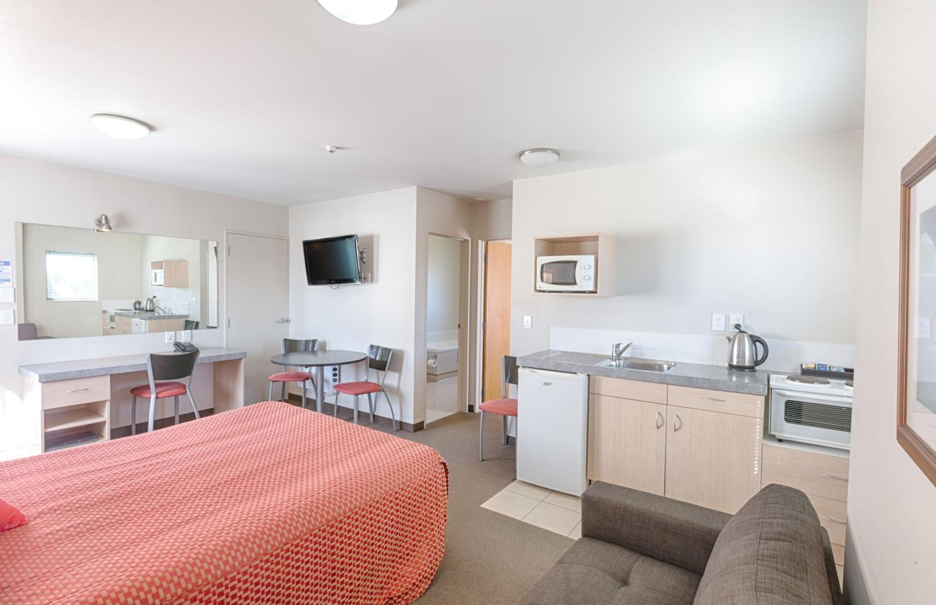 One-Bedroom Apartment - Photo 8