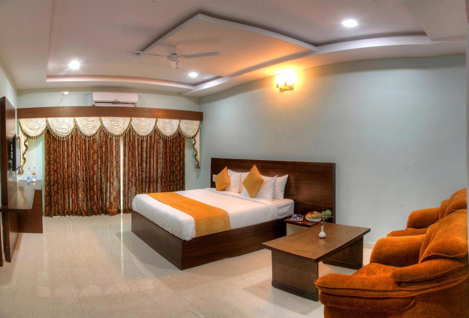 King Room with Two King Beds - Photo 14