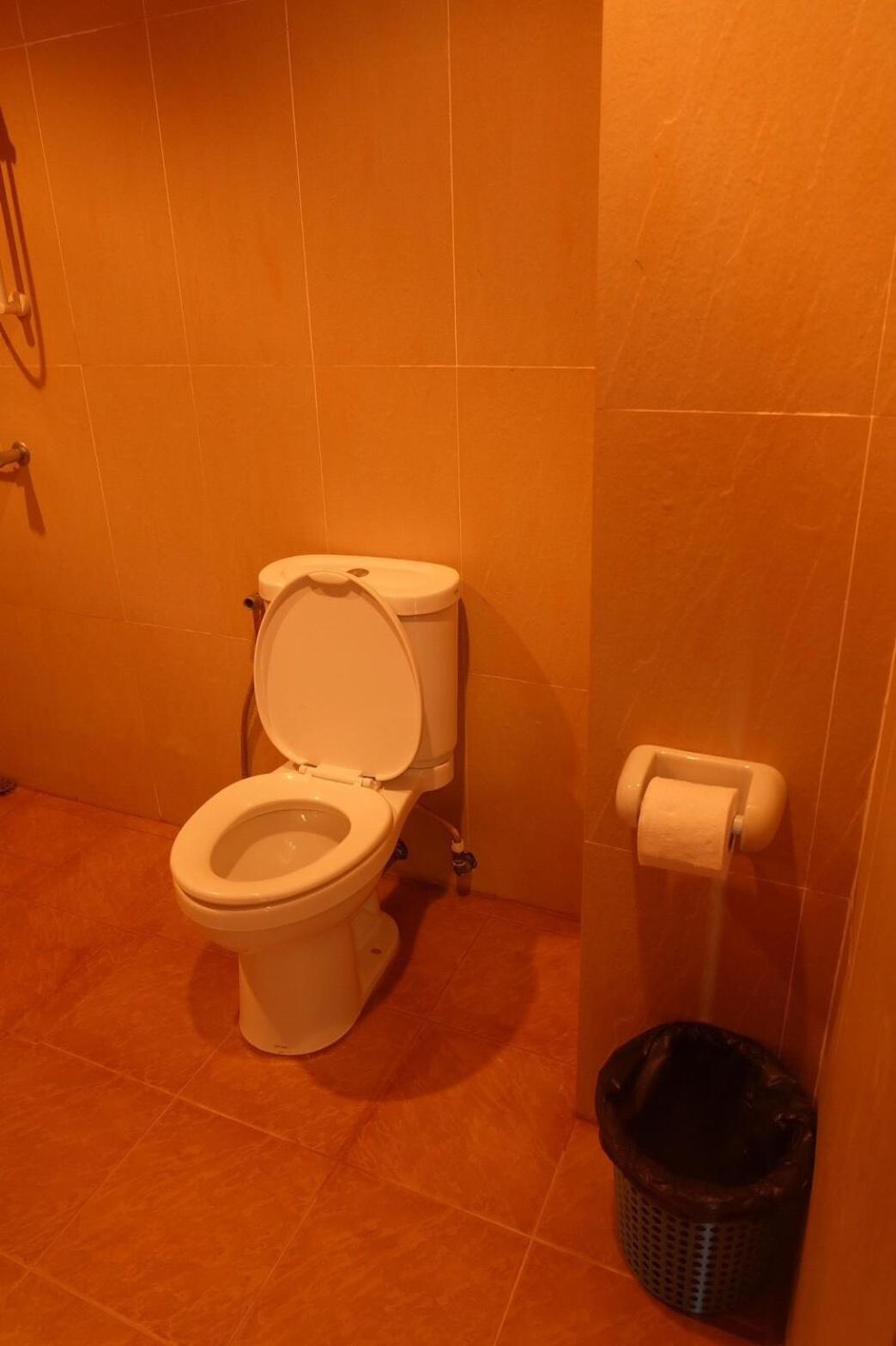 Deluxe King Room - Photo 10