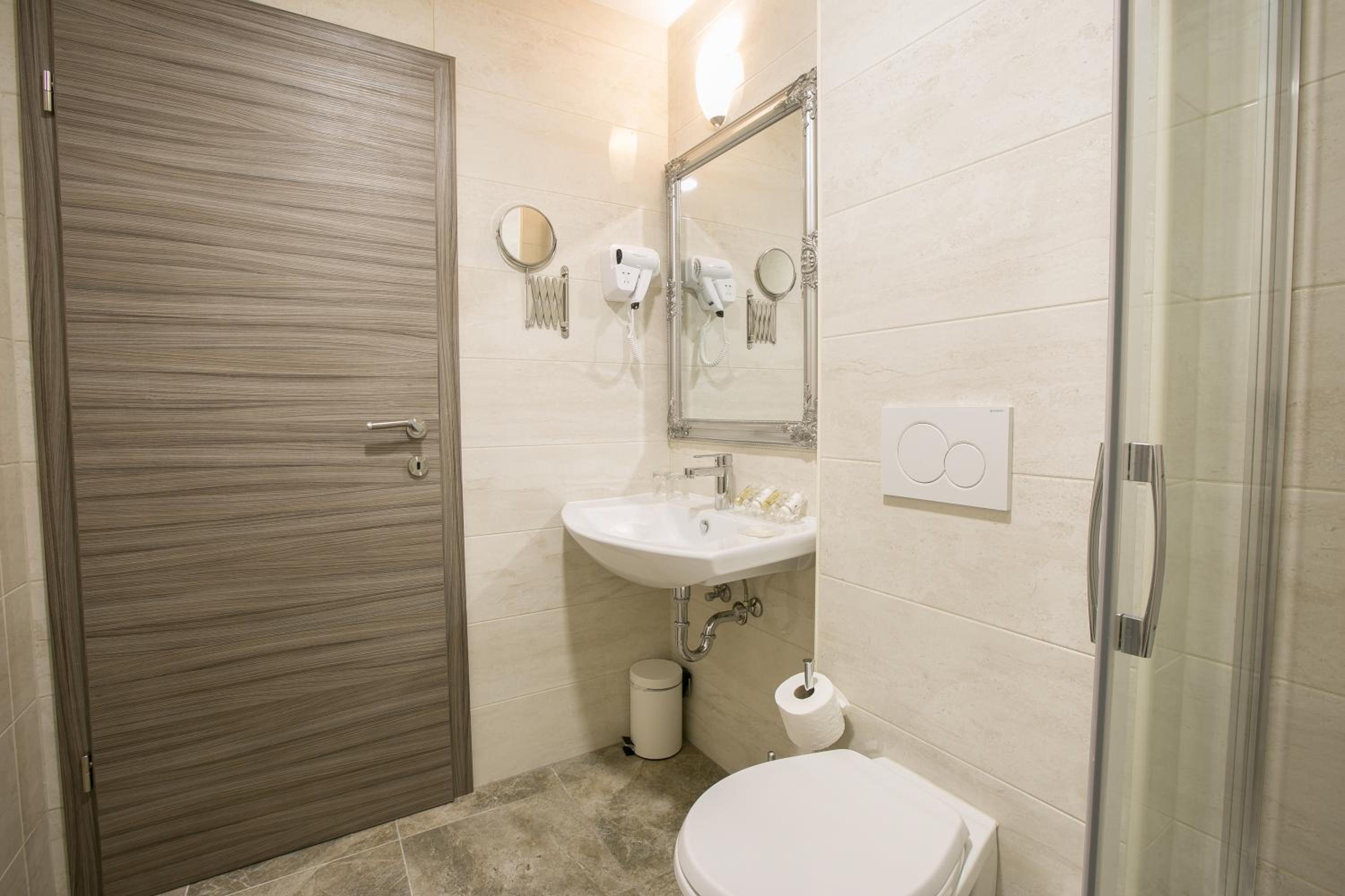 Superior Double Room - Beach Front - Photo 4
