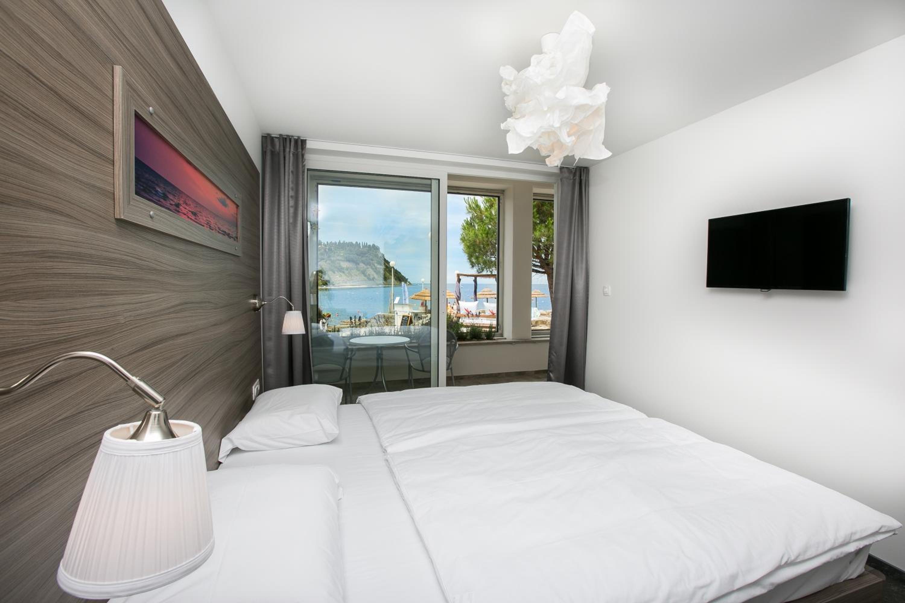 Superior Double Room - Beach Front - Photo 10