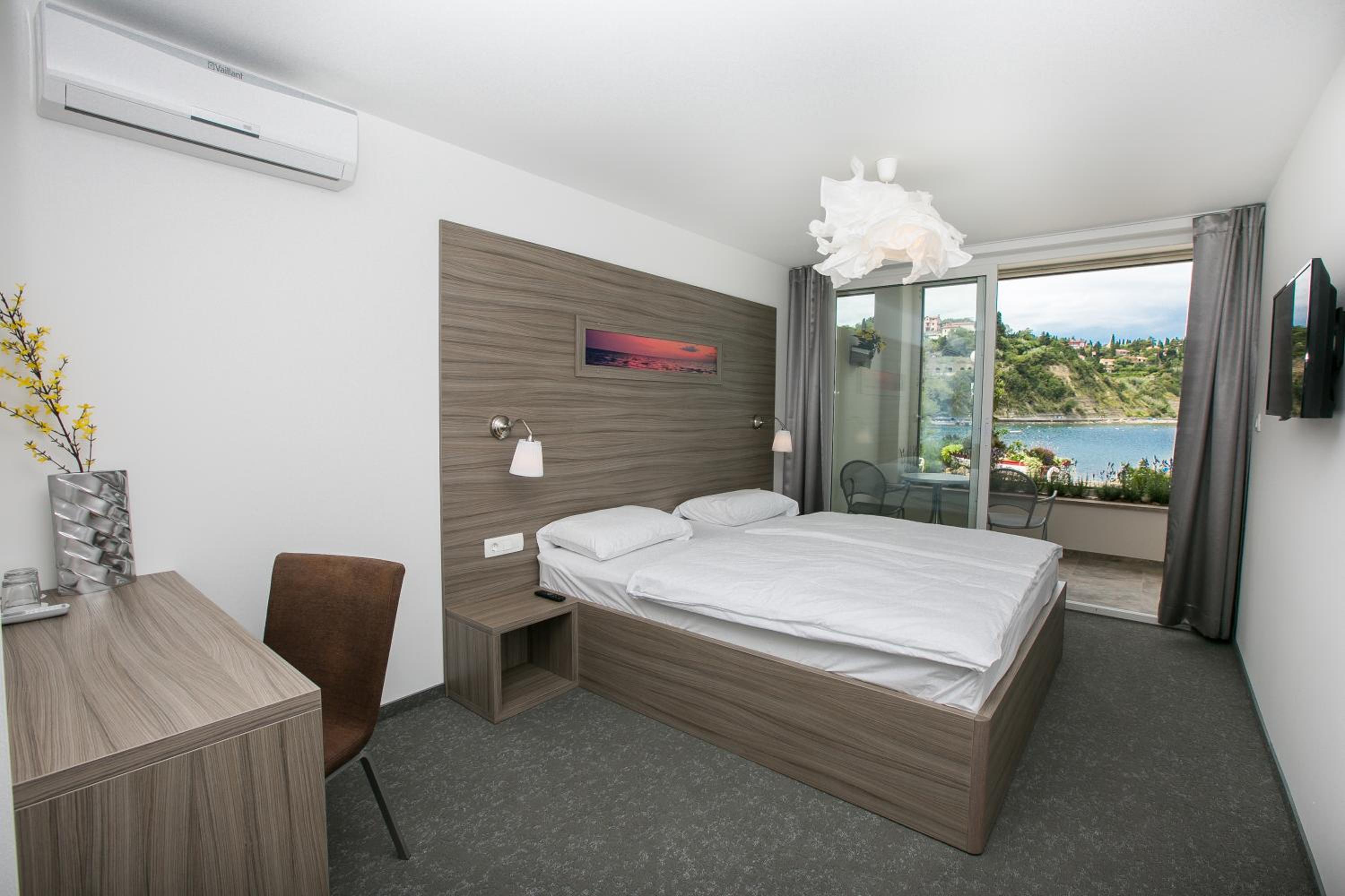 Superior Double Room - Beach Front - Photo 9
