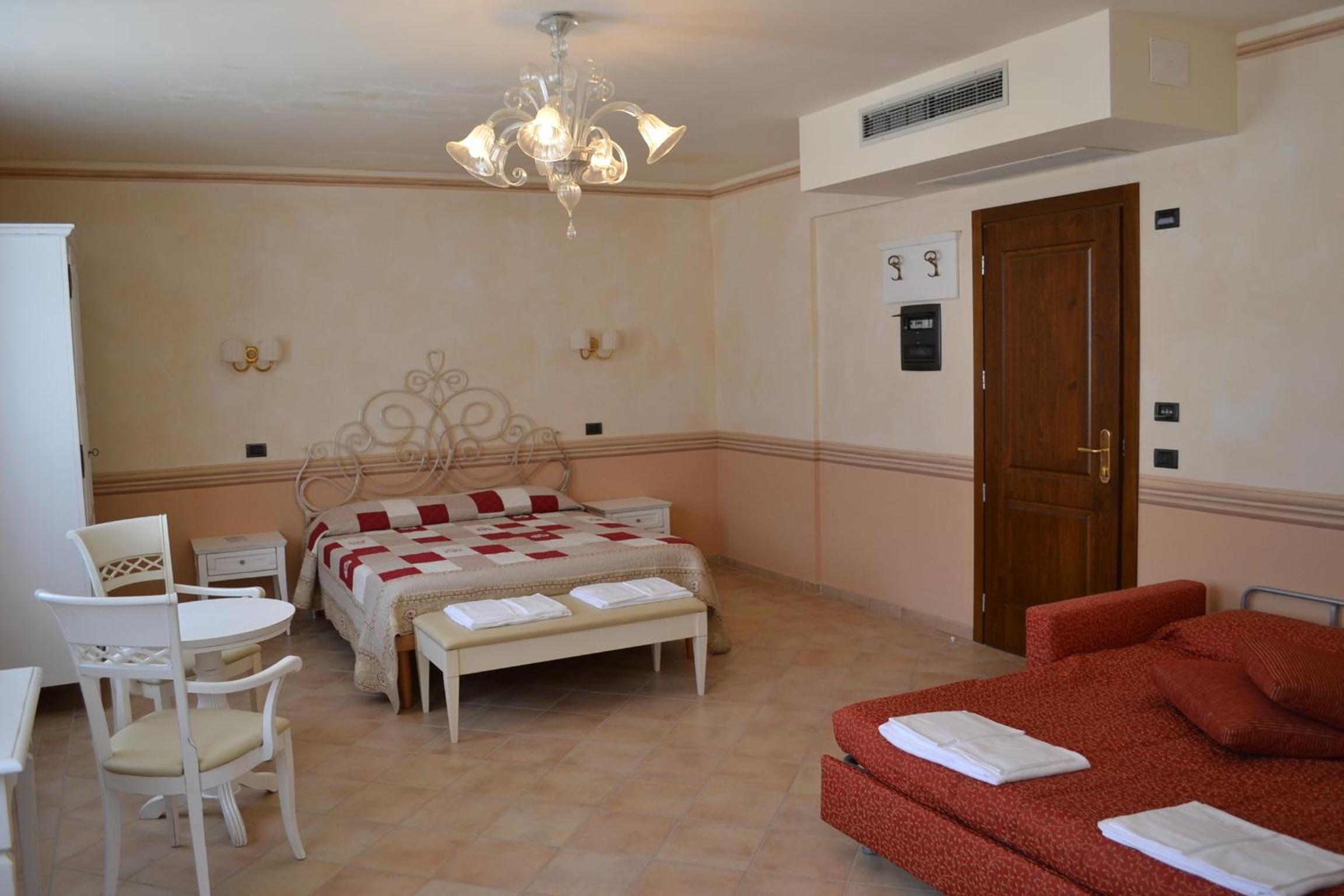 Quadruple Room - Photo 5