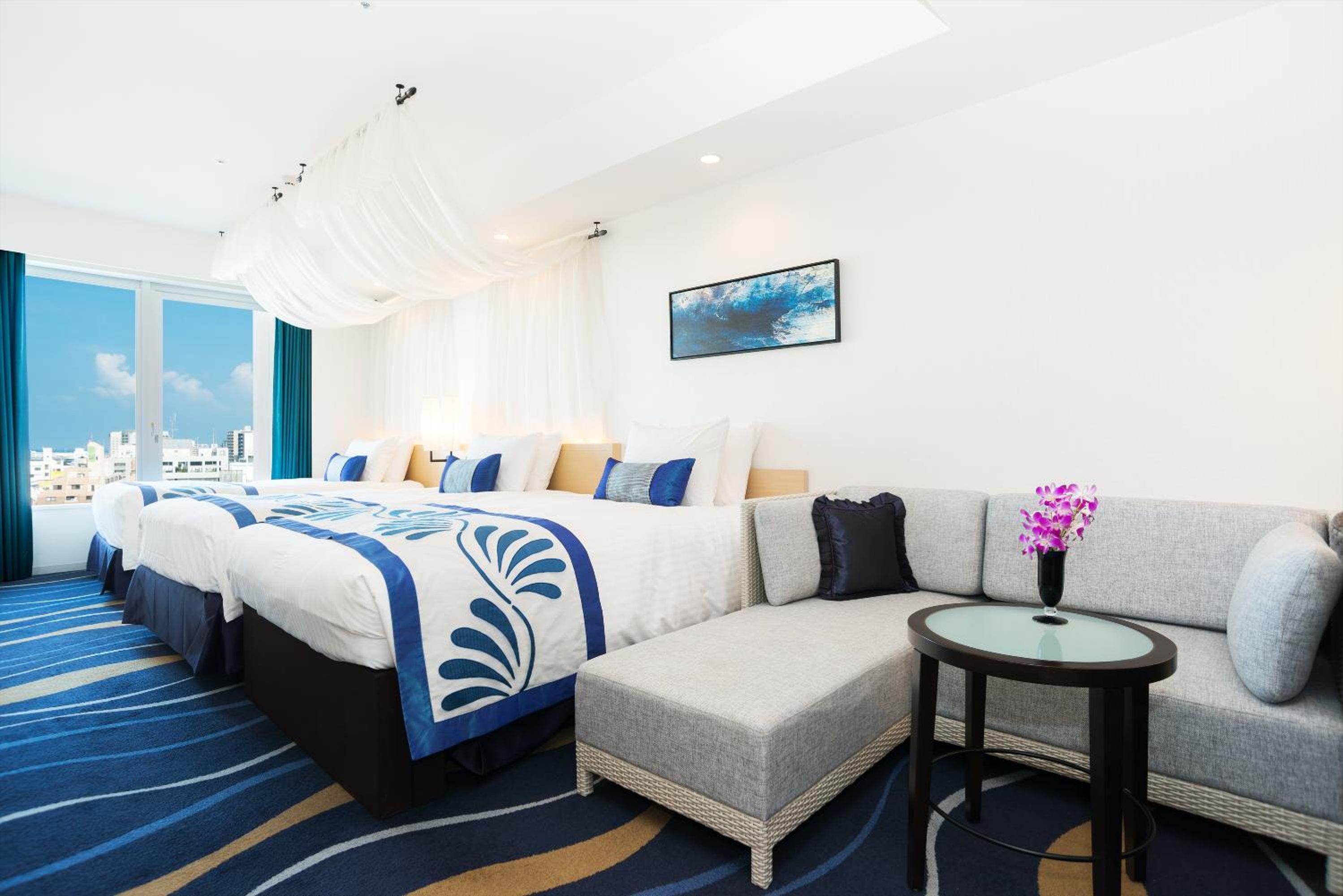 Standard Twin Room With Extra Bed With View Bath - Non-Smoking