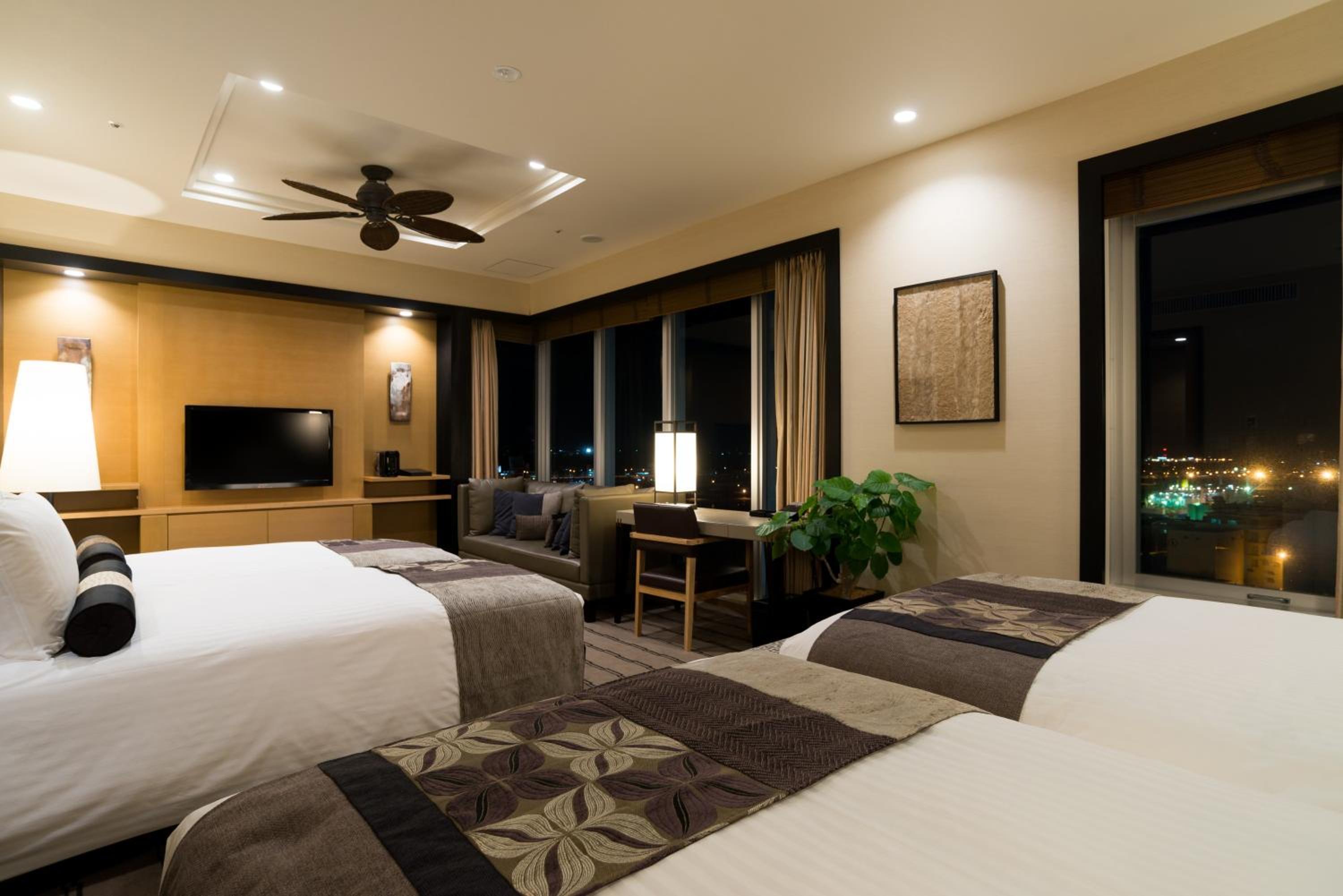 Deluxe Suite with Extra Bed - Non-Smoking