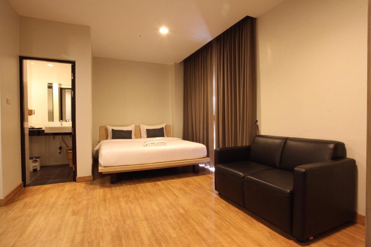 Deluxe Studio