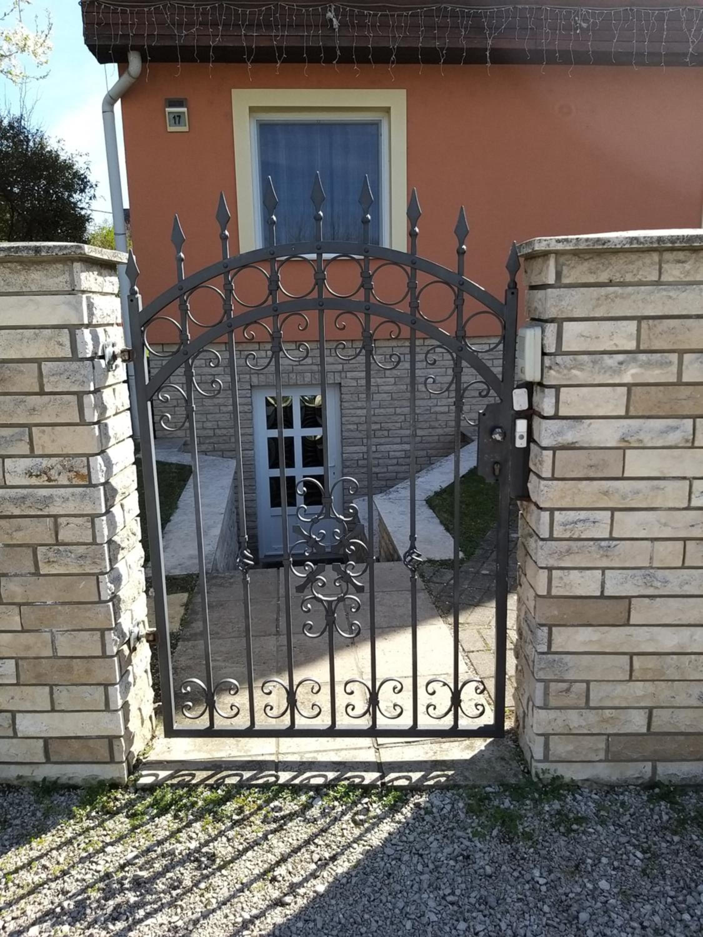 One-Bedroom Apartment - Non-Smoking