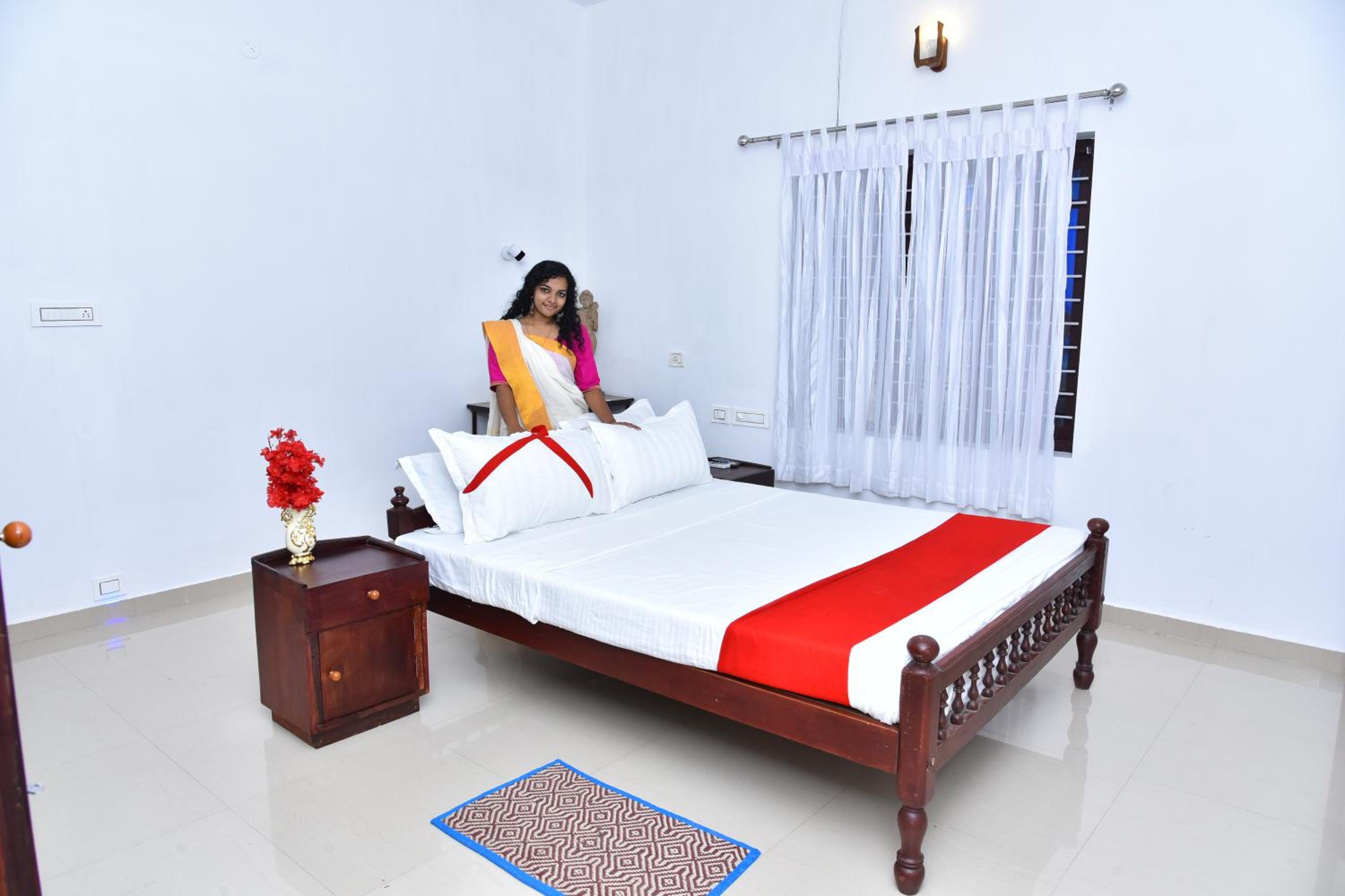 Deluxe Room (2 Adults + 1 Child) photo 3