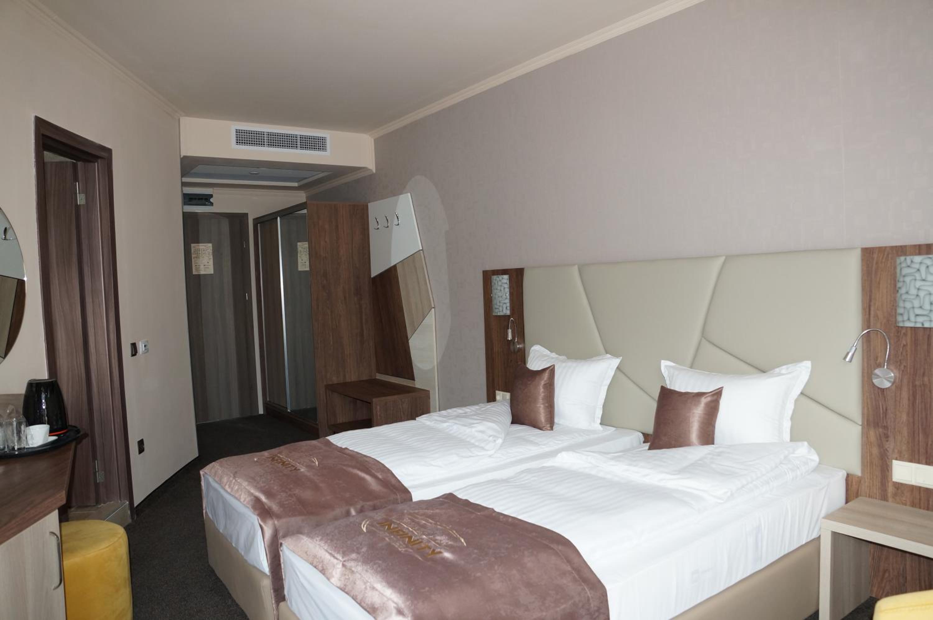 Double or Twin Room with Balcony (2 Adults) photo 2