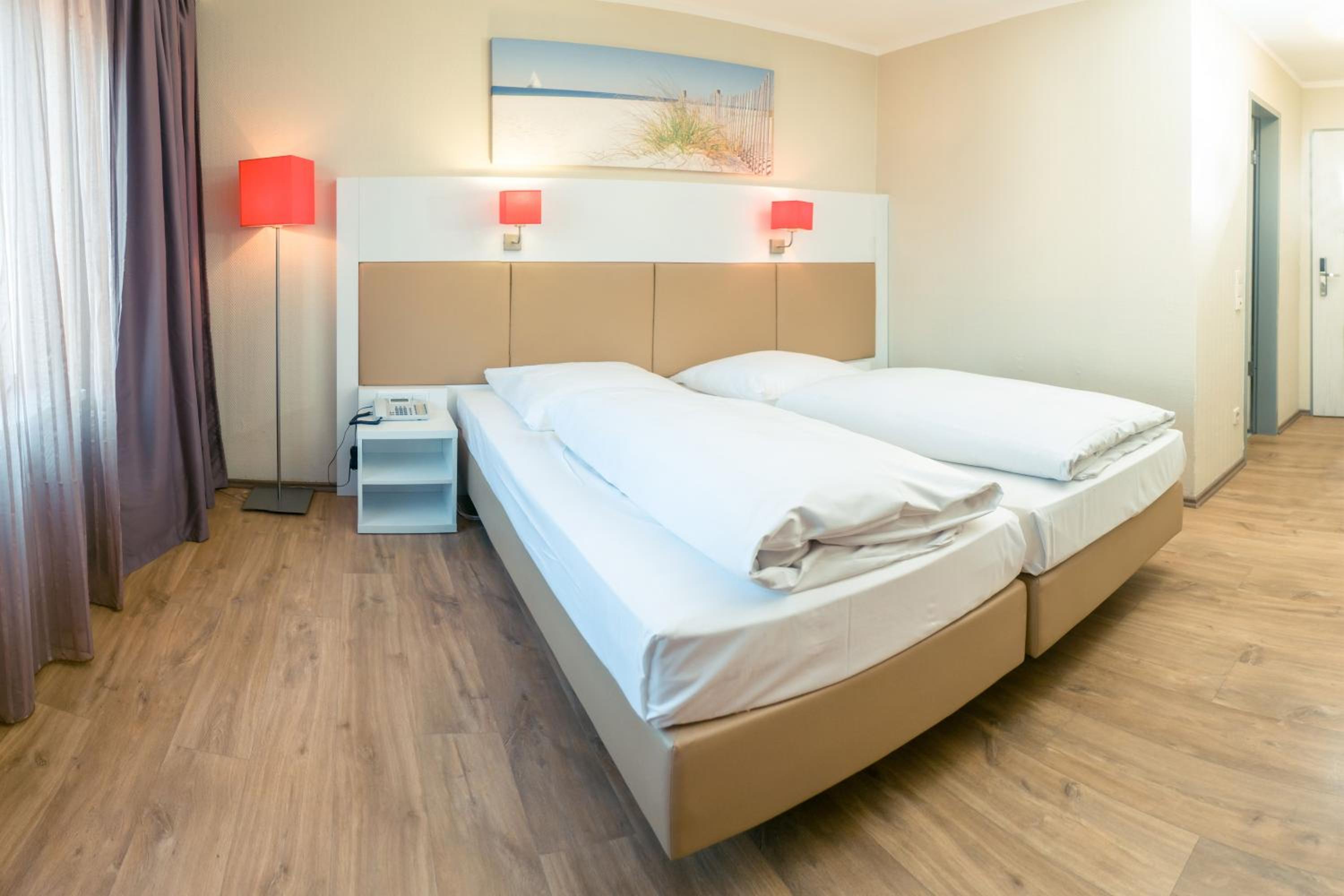 Standard Twin Room - Photo 3