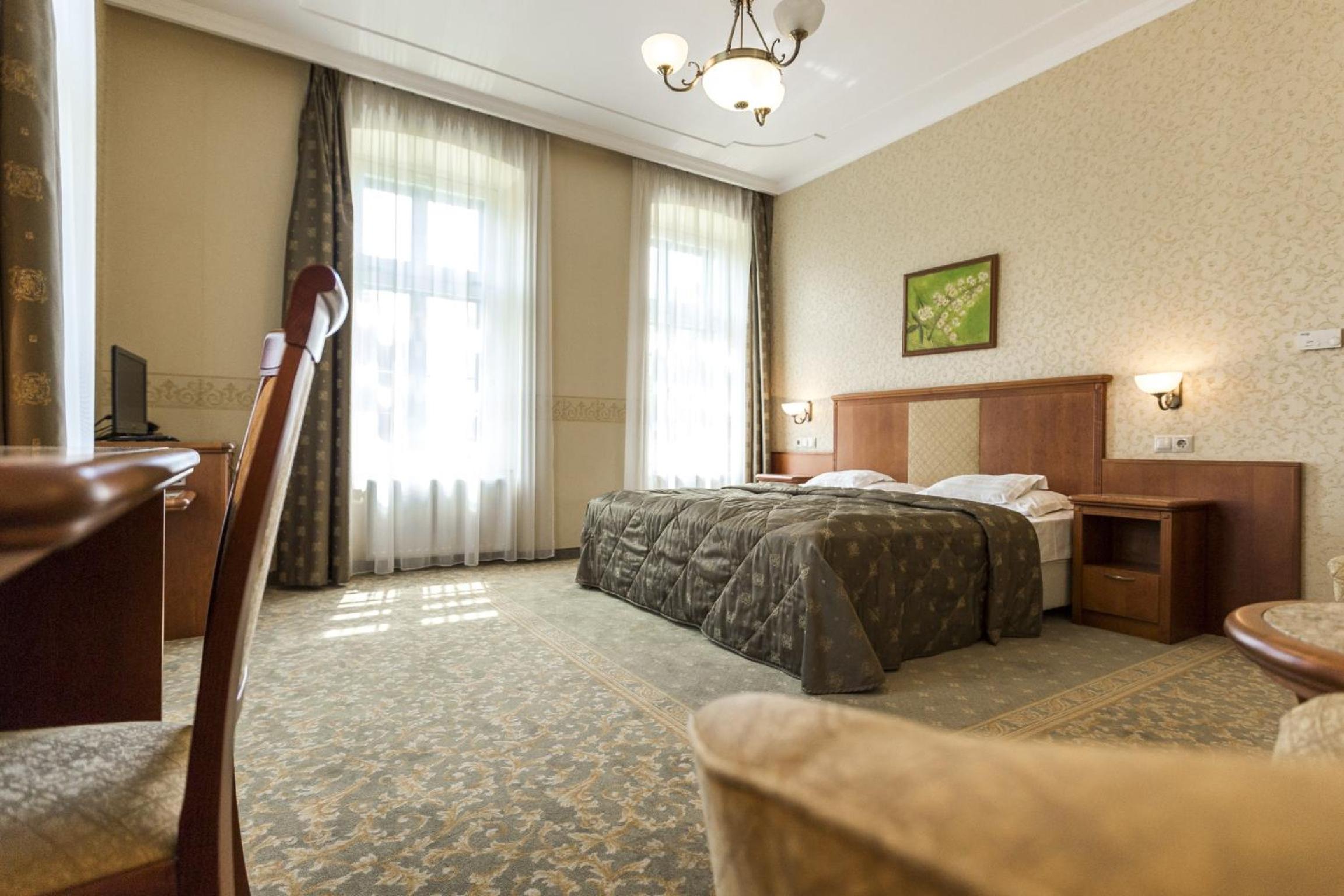 Standard Double or Twin Room - Photo 12