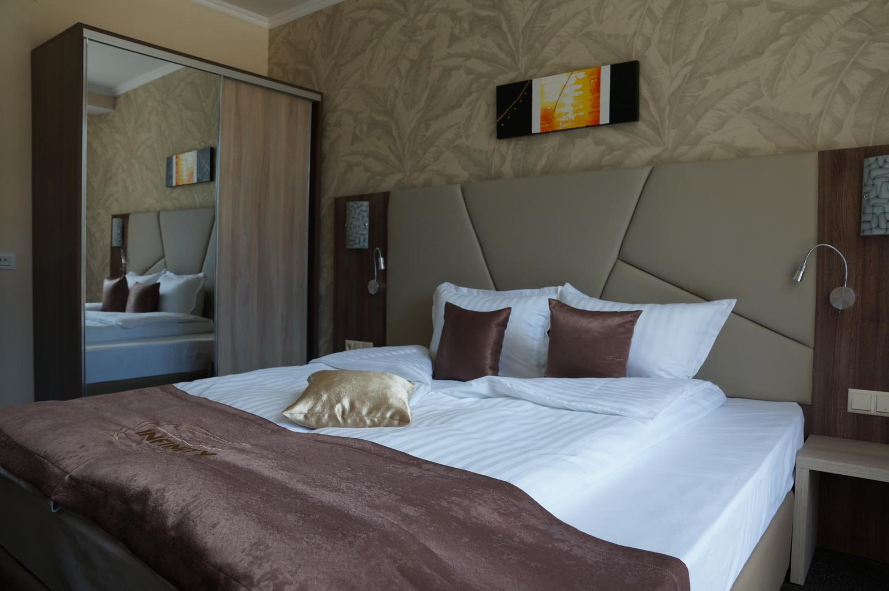 One-Bedroom Suite photo 2