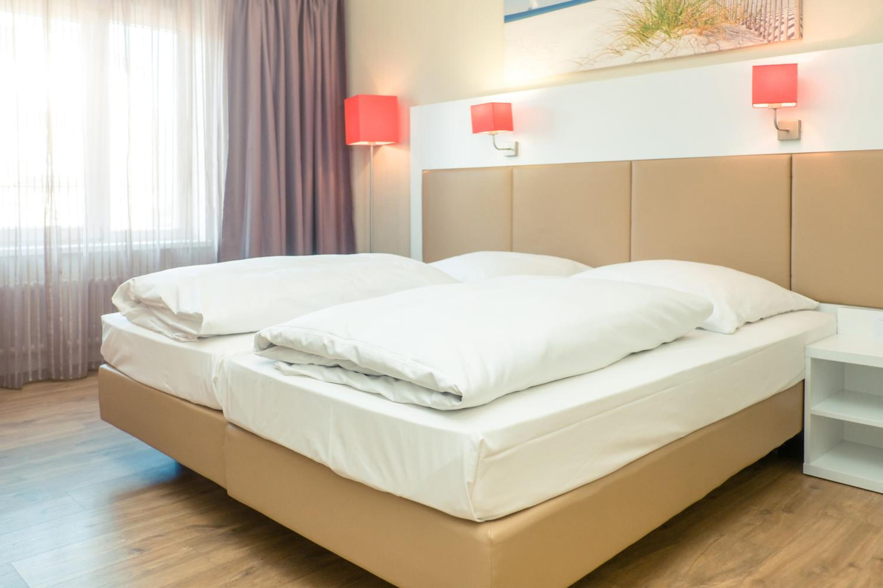 Standard Twin Room - Photo 11