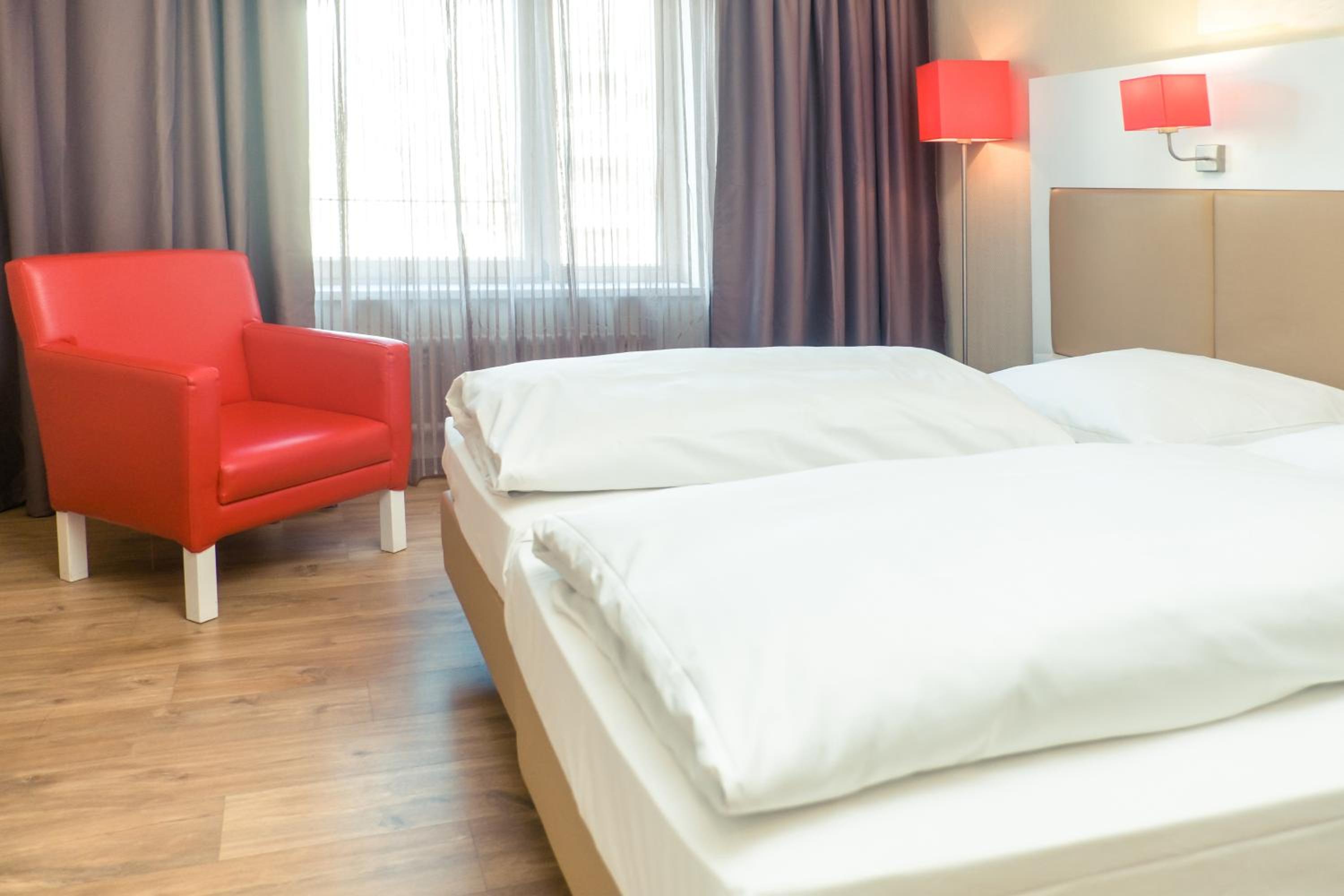 Standard Twin Room - Photo 9