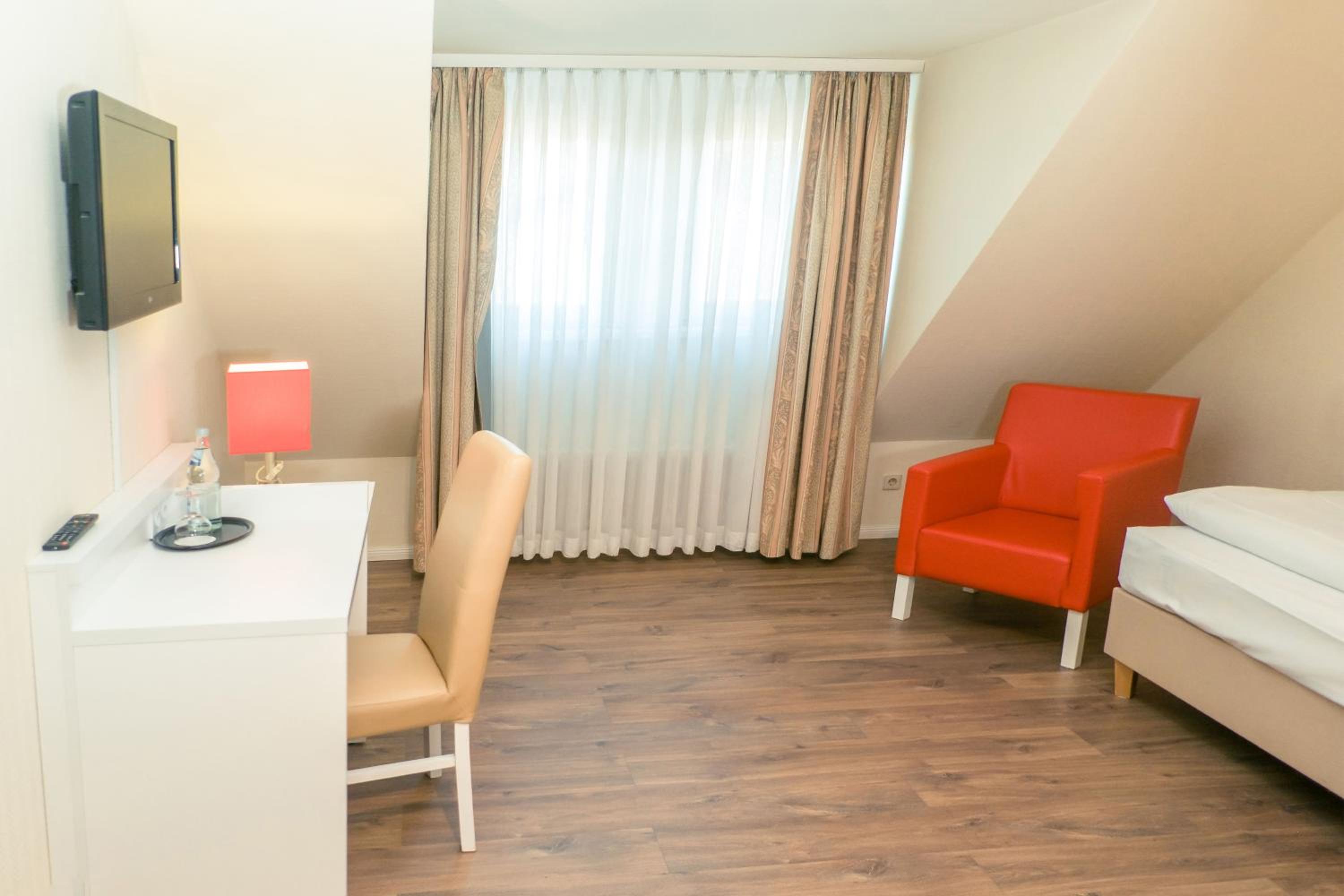 Standard Double Room - Photo 2