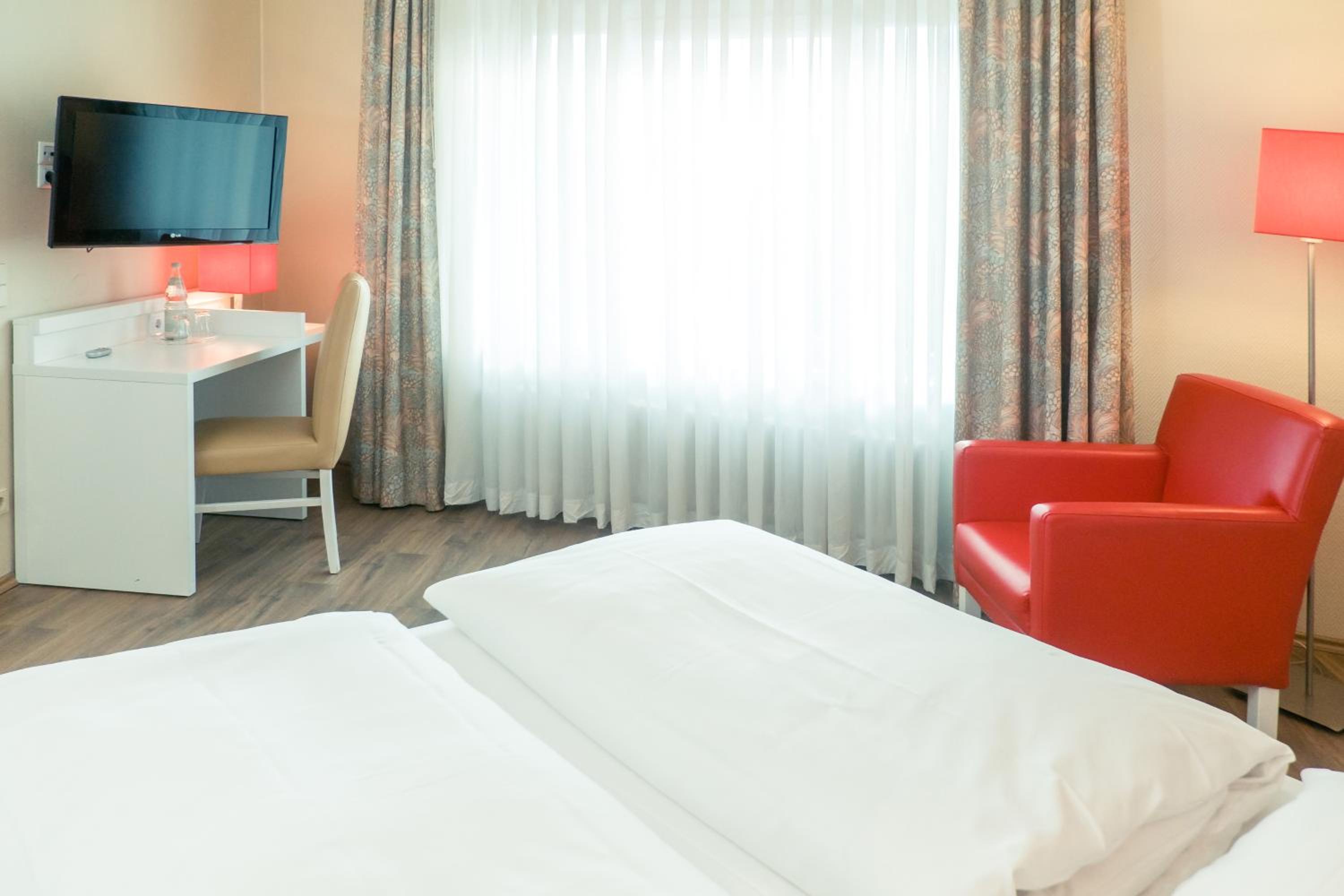 Standard Twin Room - Photo 6