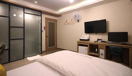 Deluxe Double Room with Bath photo 2