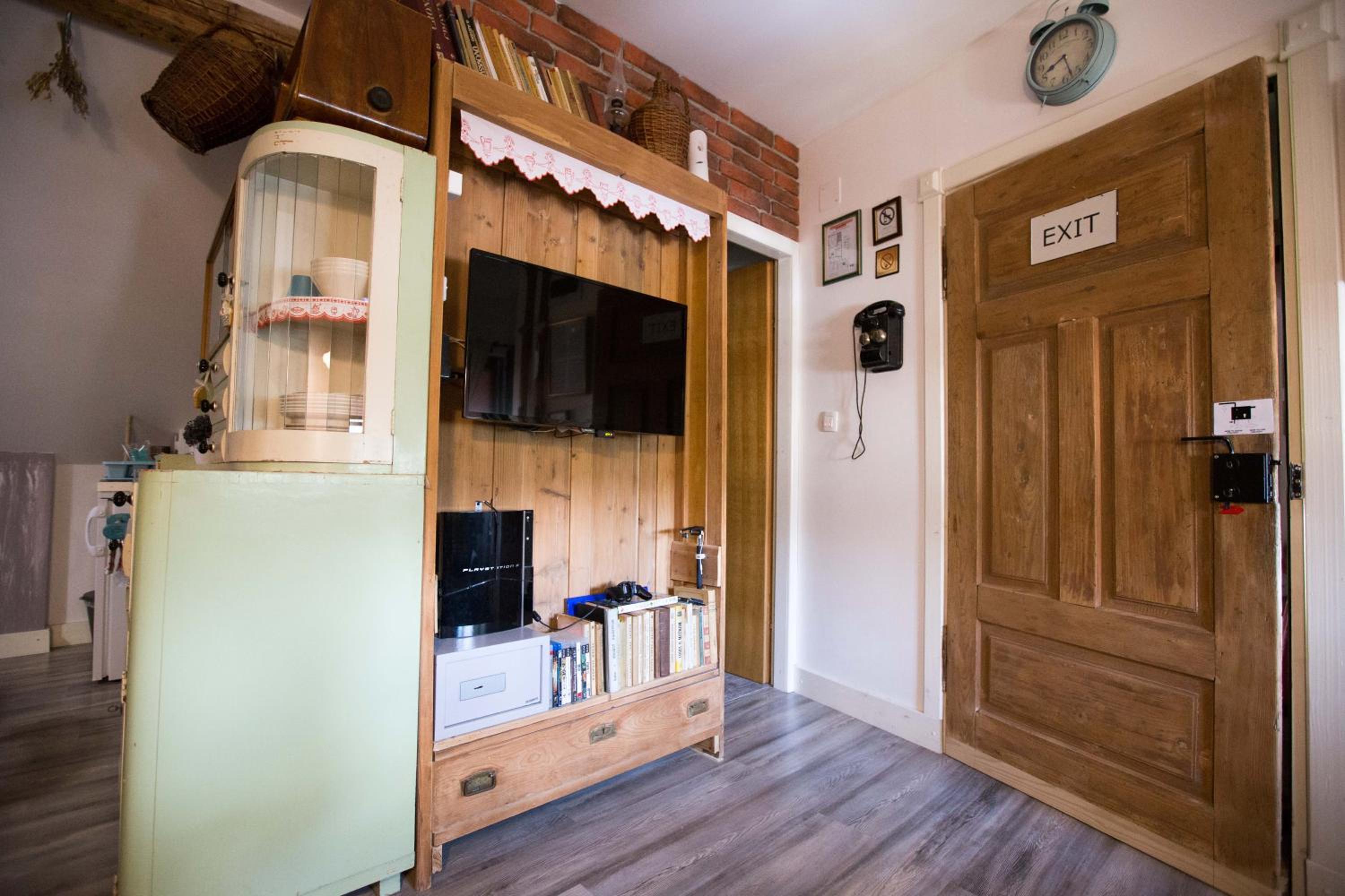 Apartment with Lake View - Photo 17