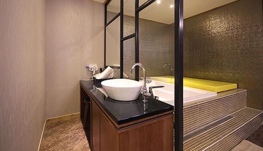 Suite with Spa Bath photo 3