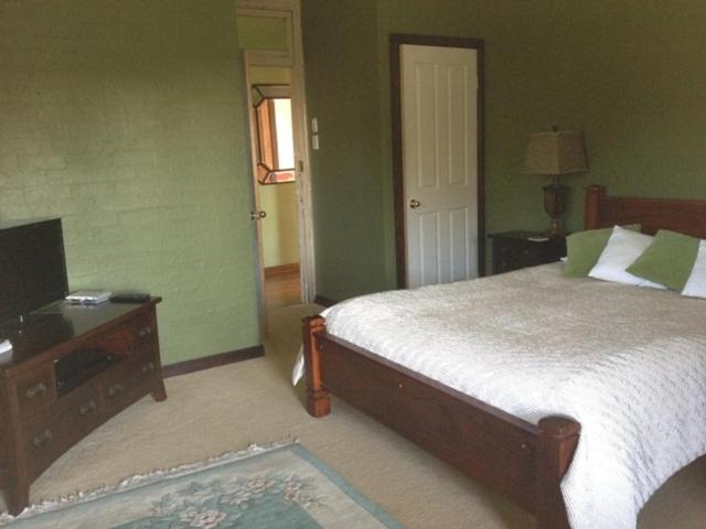 Green Queen Room