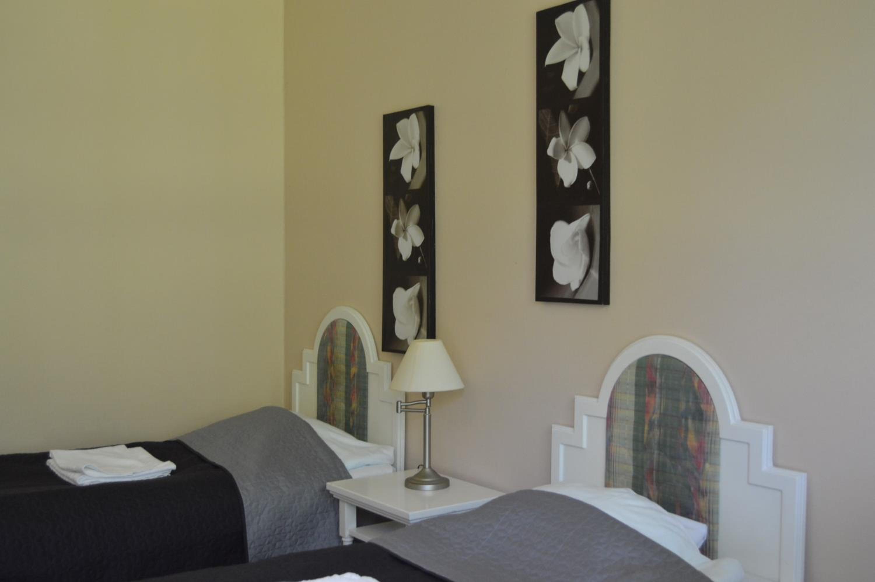 Twin Room - Photo 3