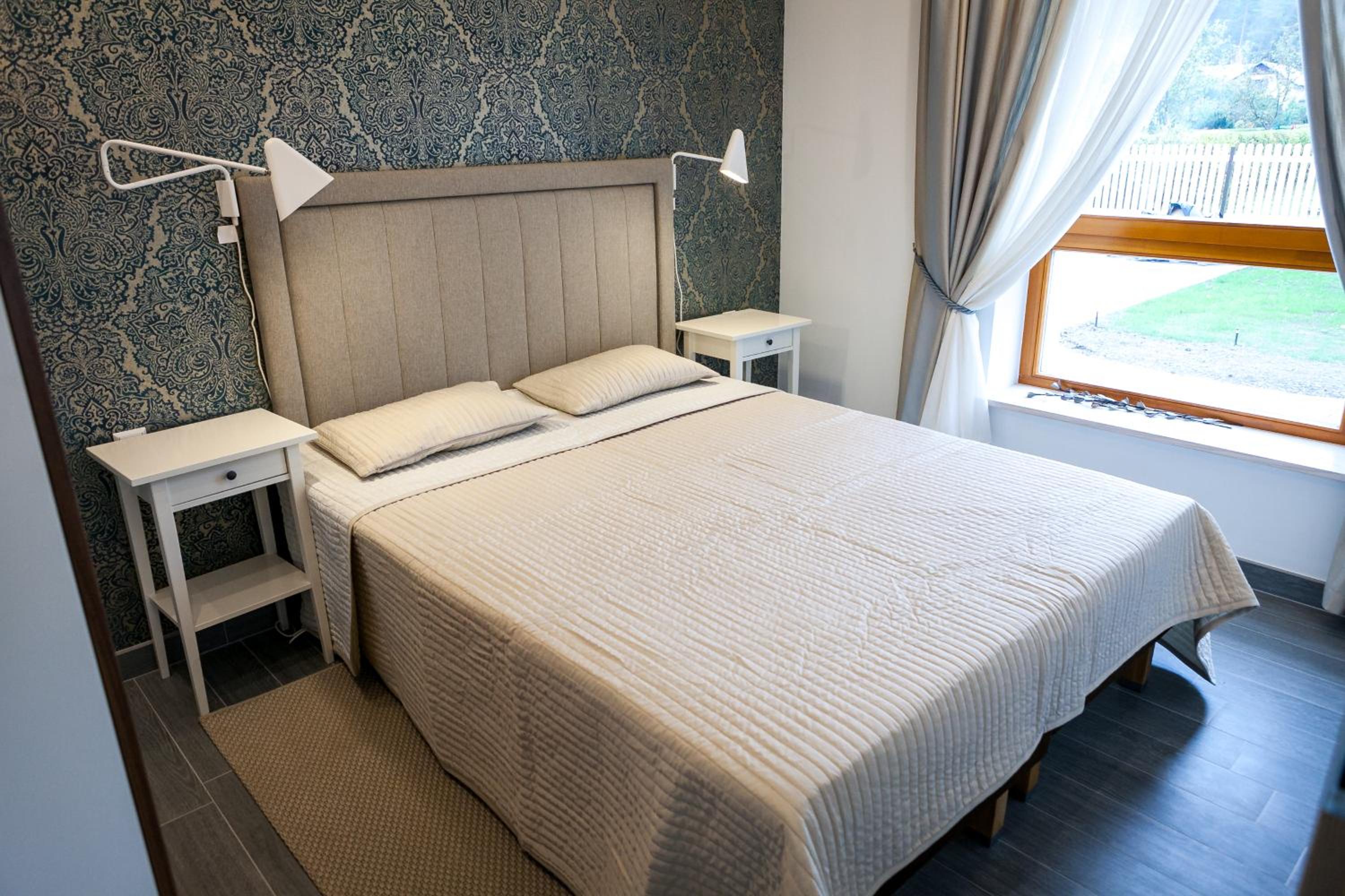 Two-Bedroom Apartment with Air Conditioner (6 Adults) - Photo 11