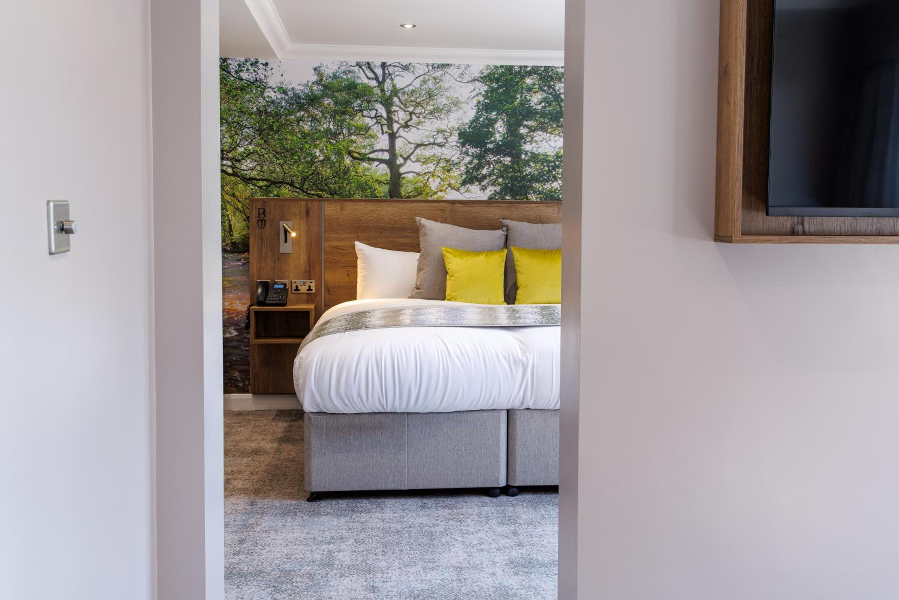 King Suite with Sofa Bed, Garden View and Bath Tub - Non-Smoking