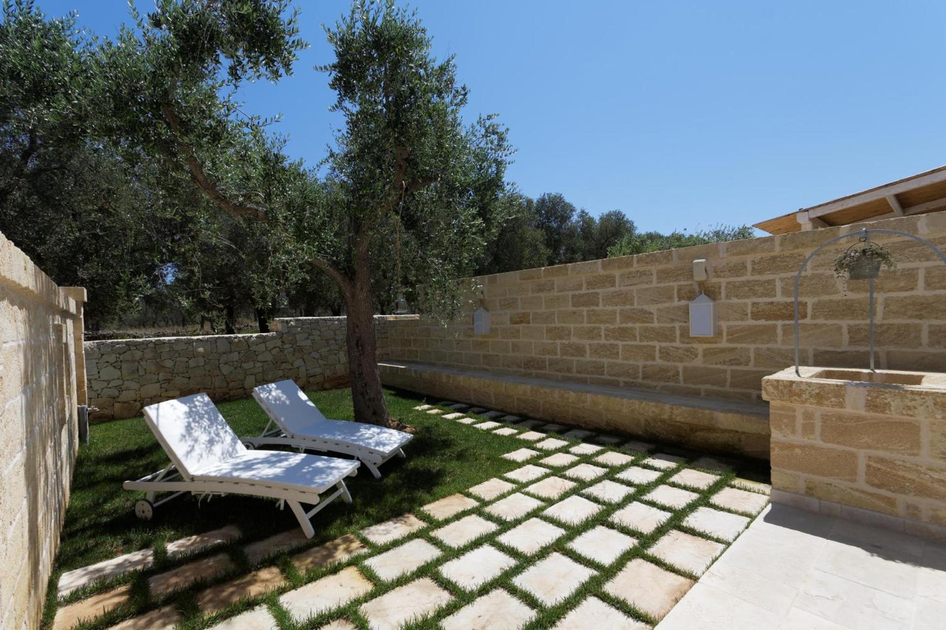 Deluxe Double Room with Private Garden photo 3