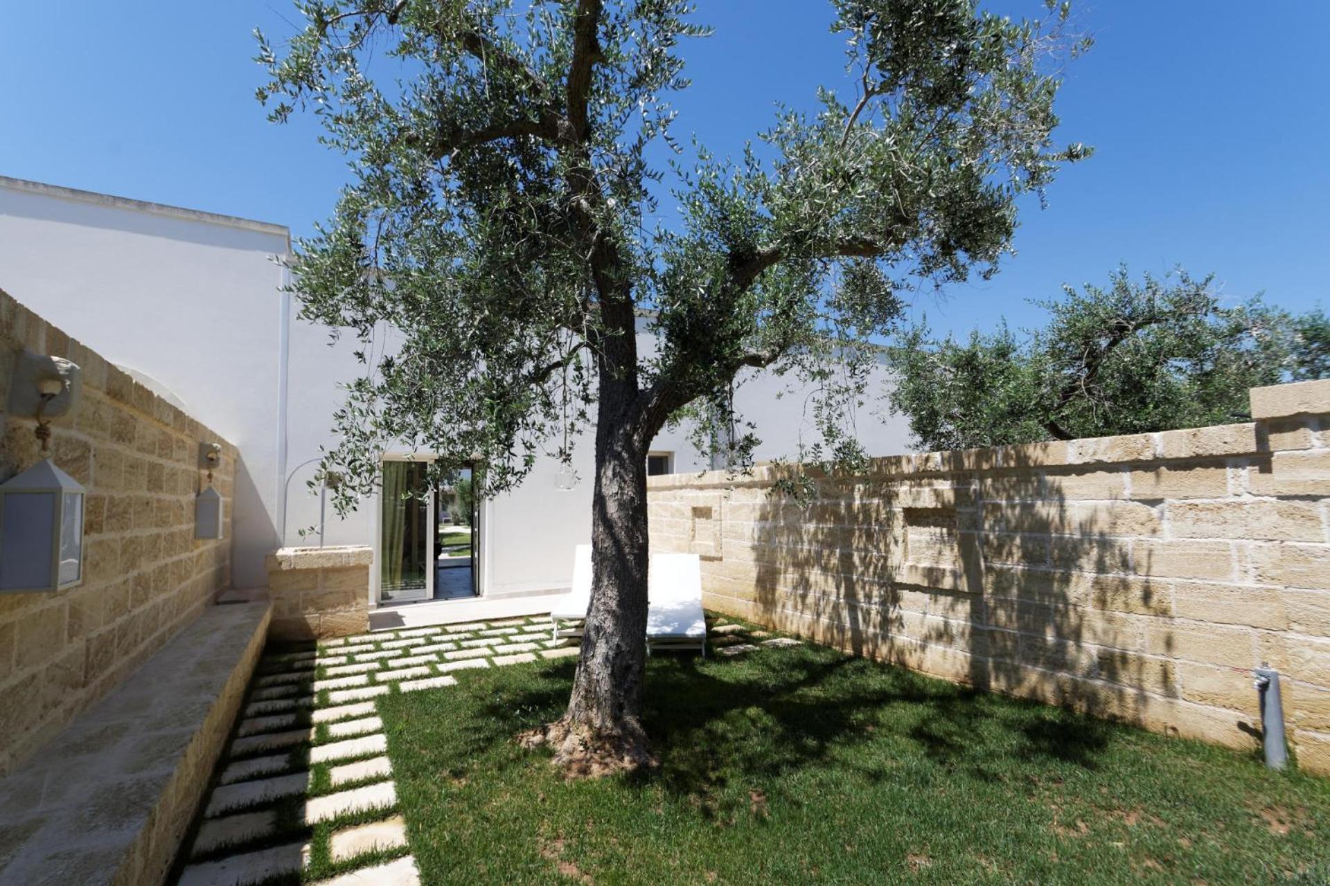 Deluxe Double Room with Private Garden photo 2