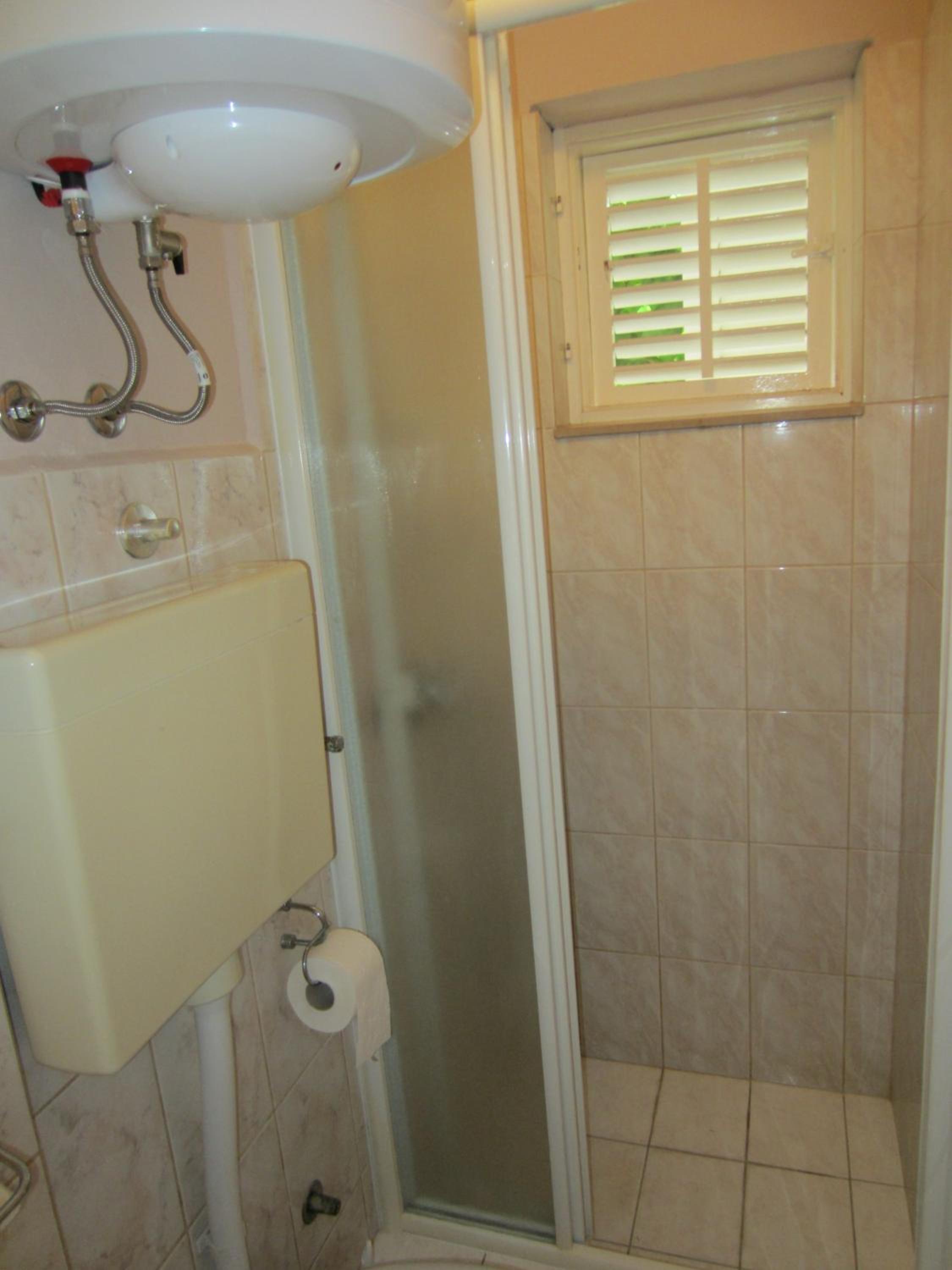 One-Bedroom Apartment - Photo 5