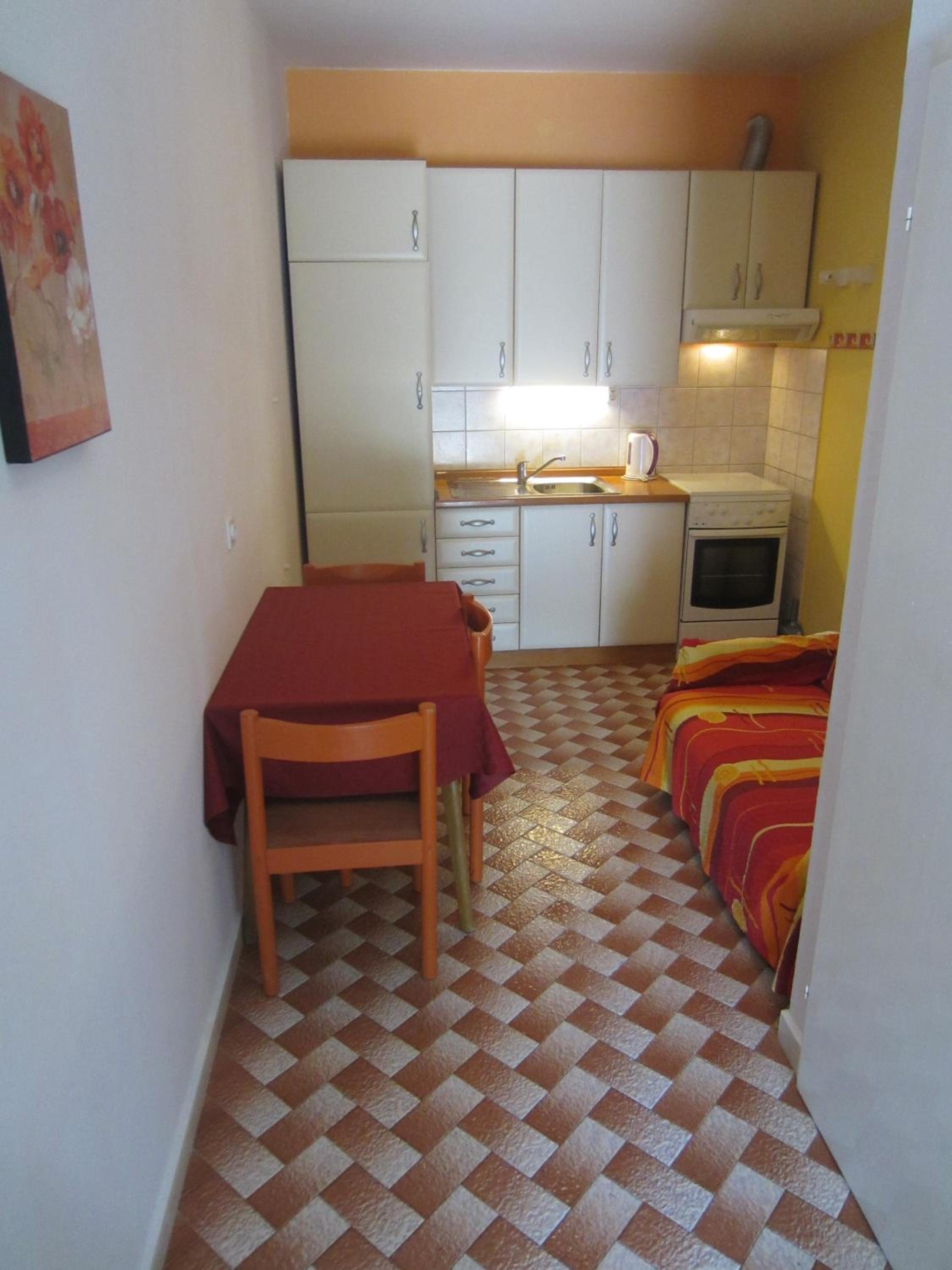 One-Bedroom Apartment - Photo 6