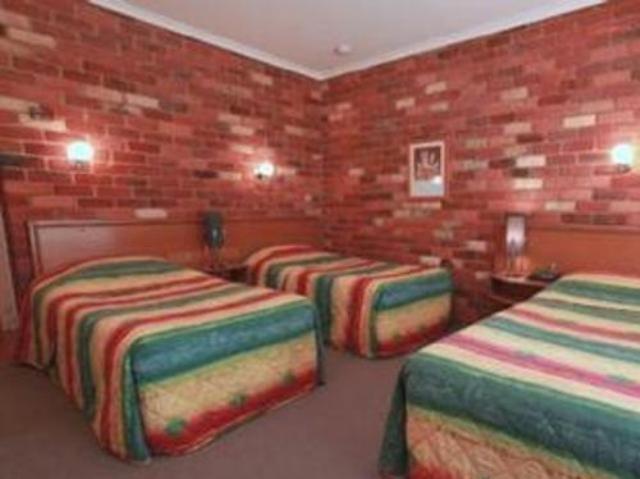 Family Room - Photo 2