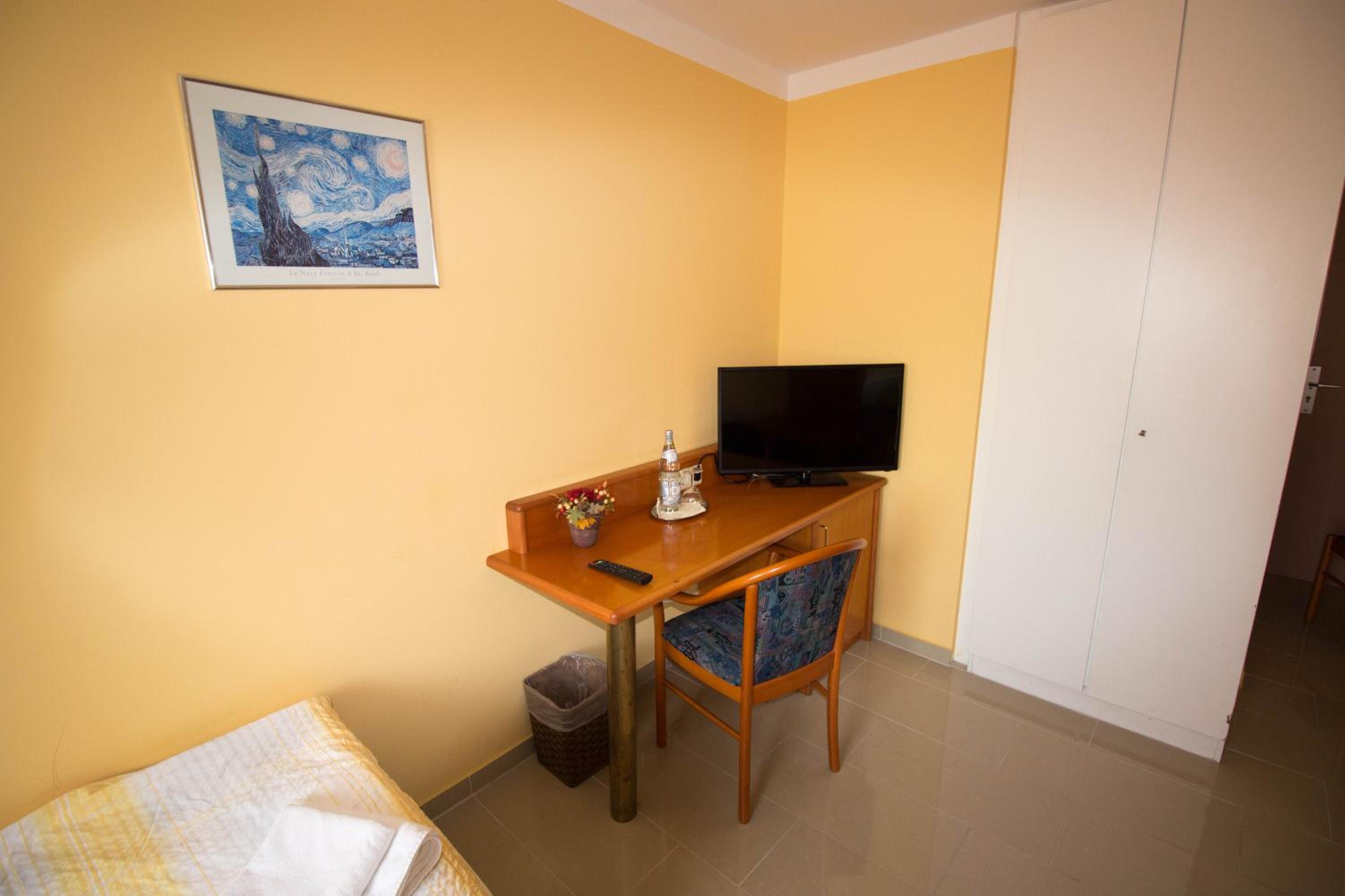 Single Room photo 2