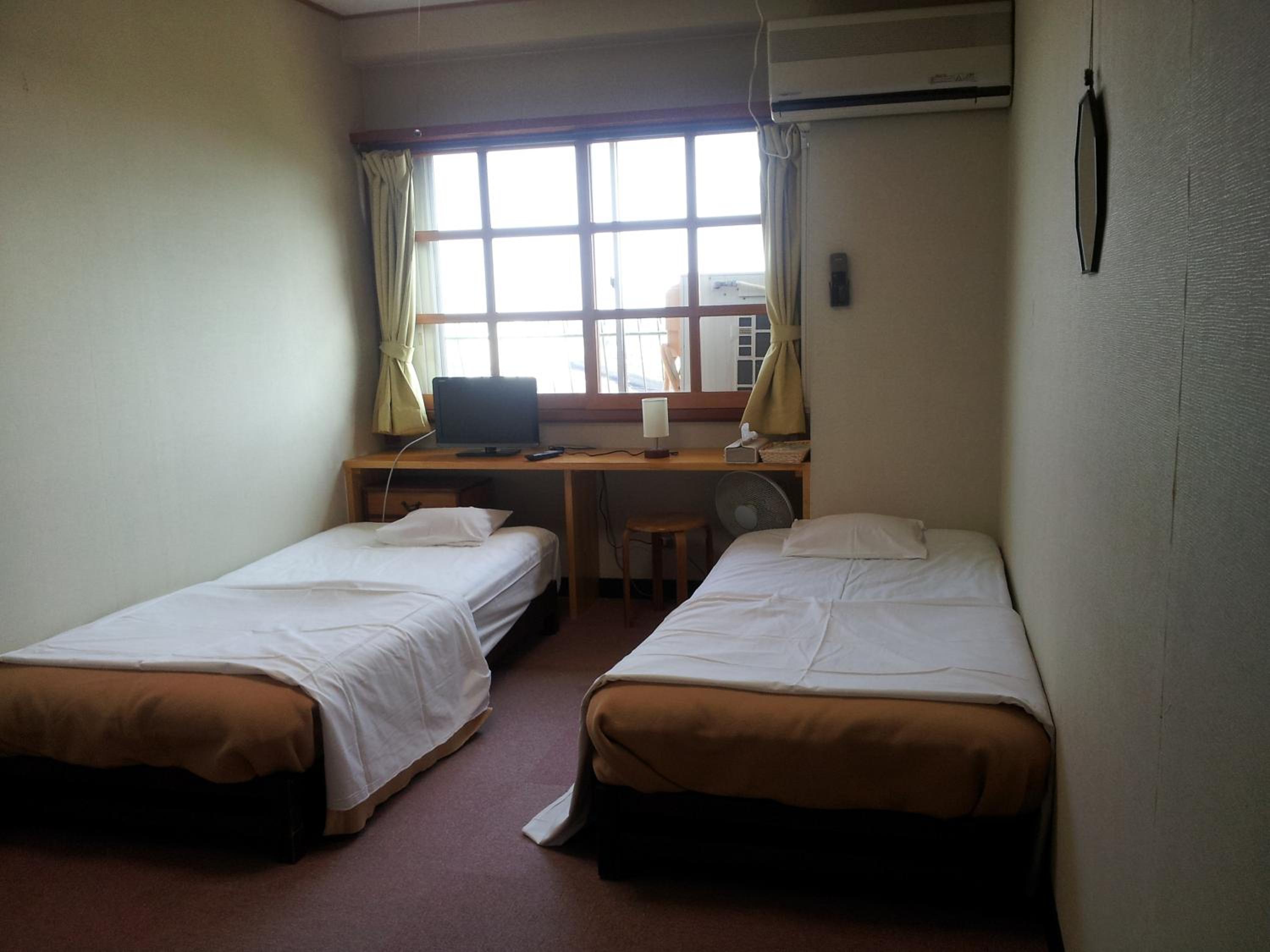 Twin Room With Shared Bathroom photo 2