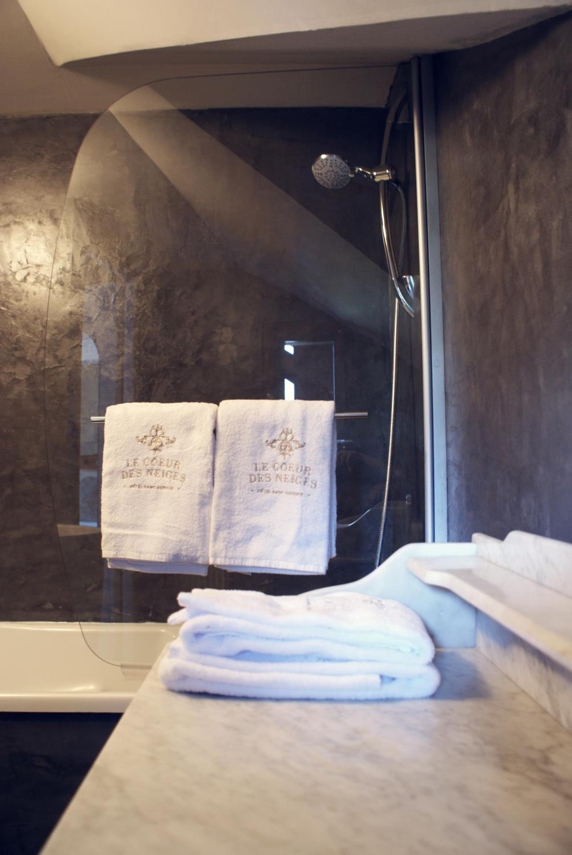 Junior Suite with Mountain View - Photo 7