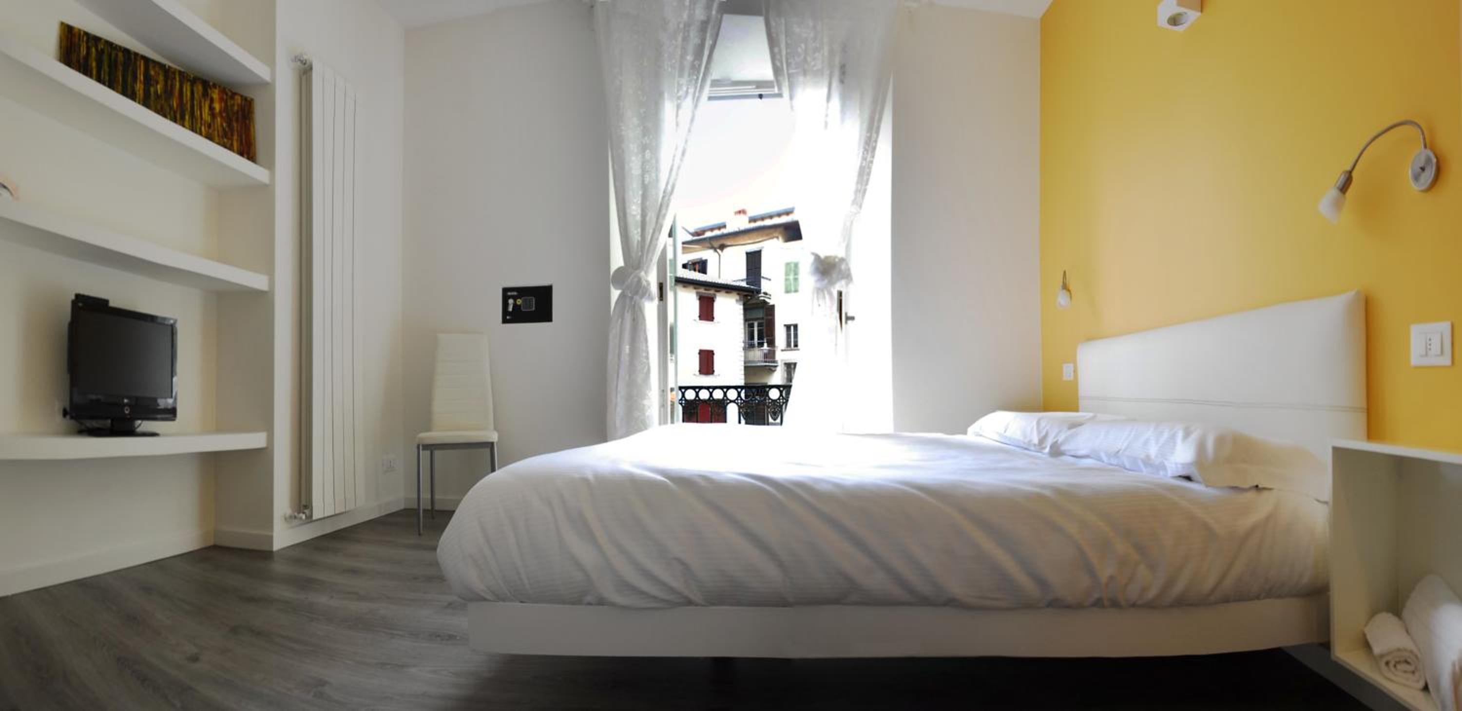 Double Room with Balcony - Photo 1