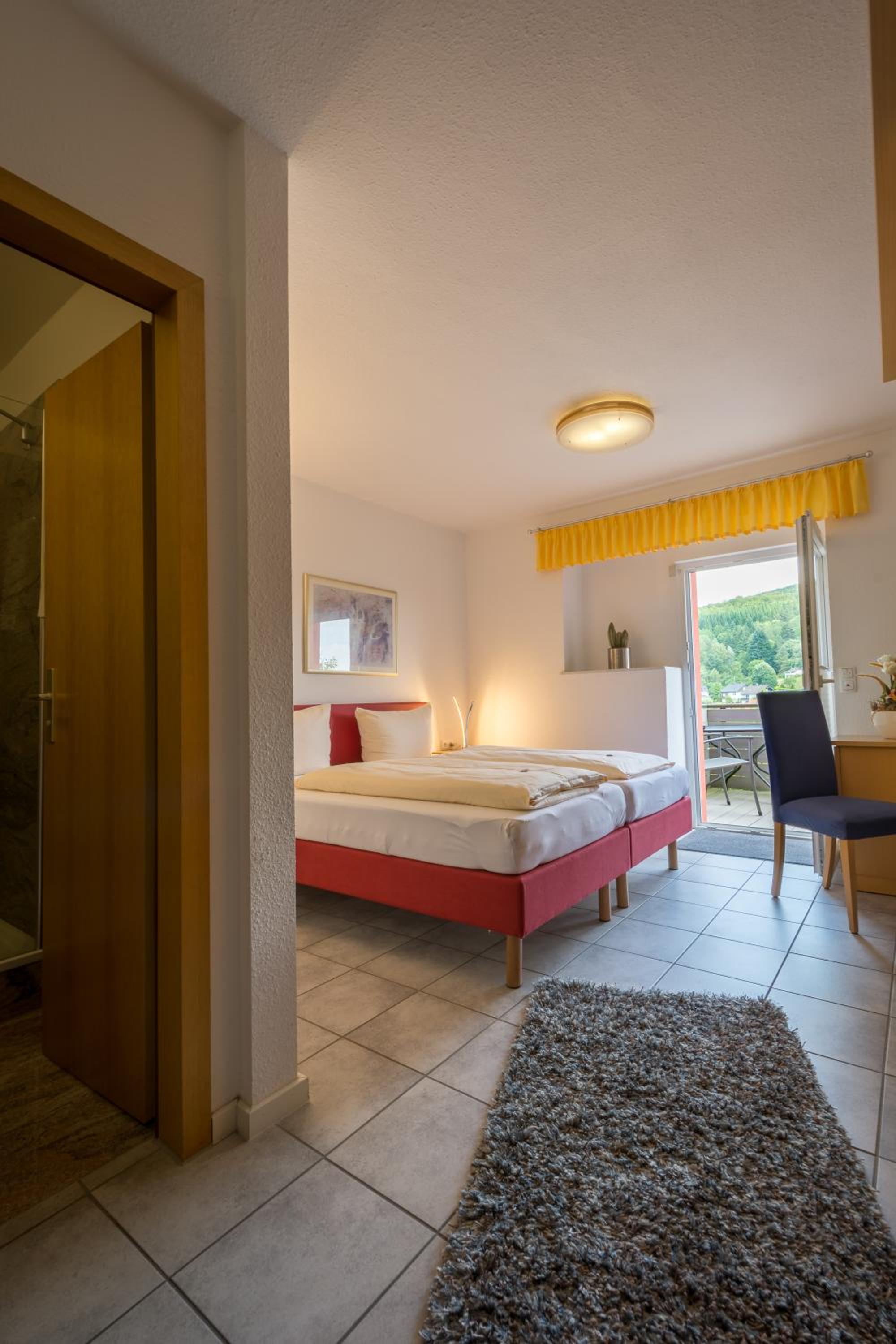 Double Room with Balcony - Photo 2
