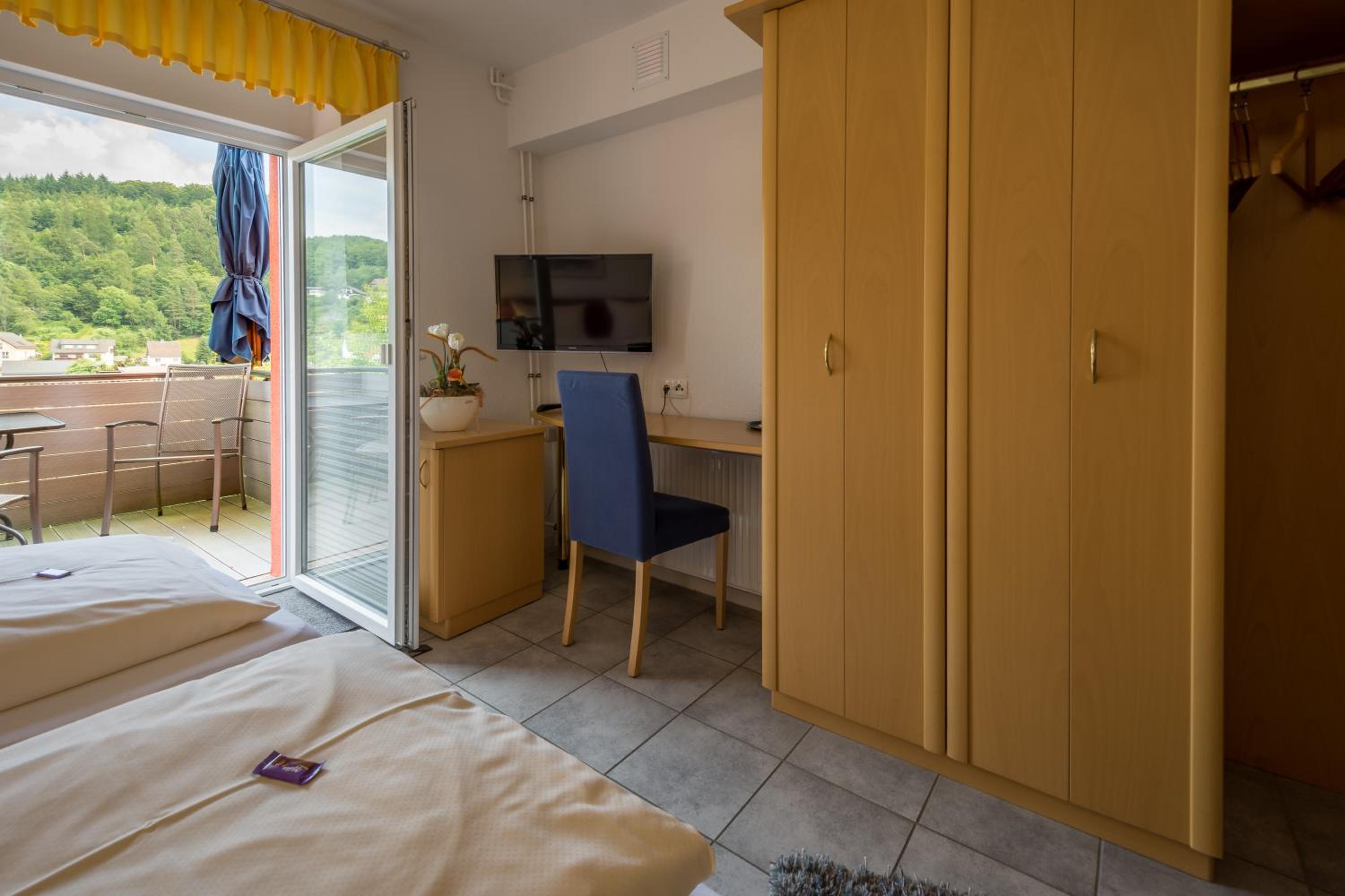 Double Room with Balcony - Photo 1