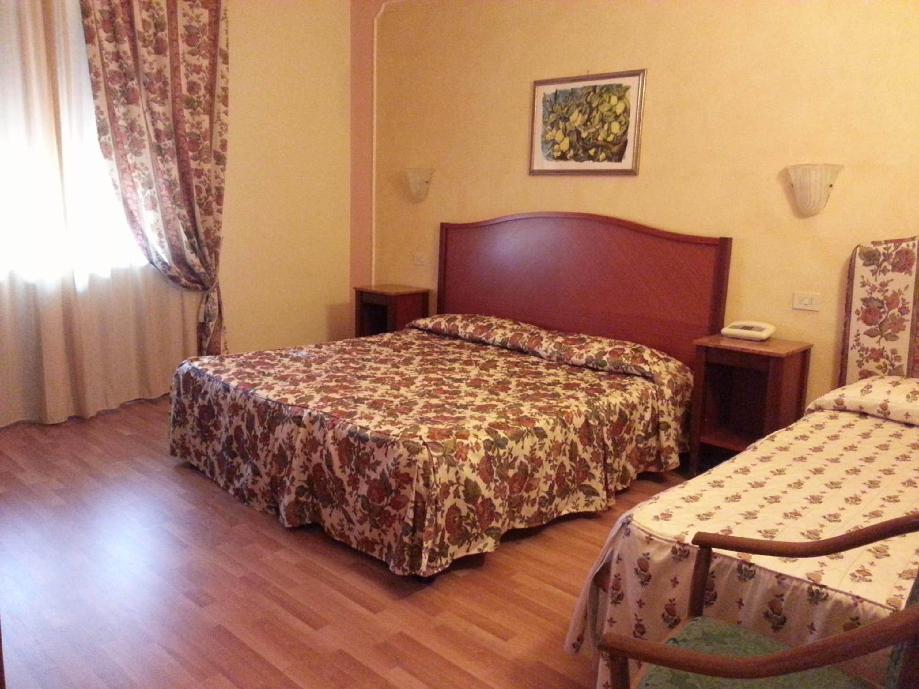 Standard Triple Room - Photo 2